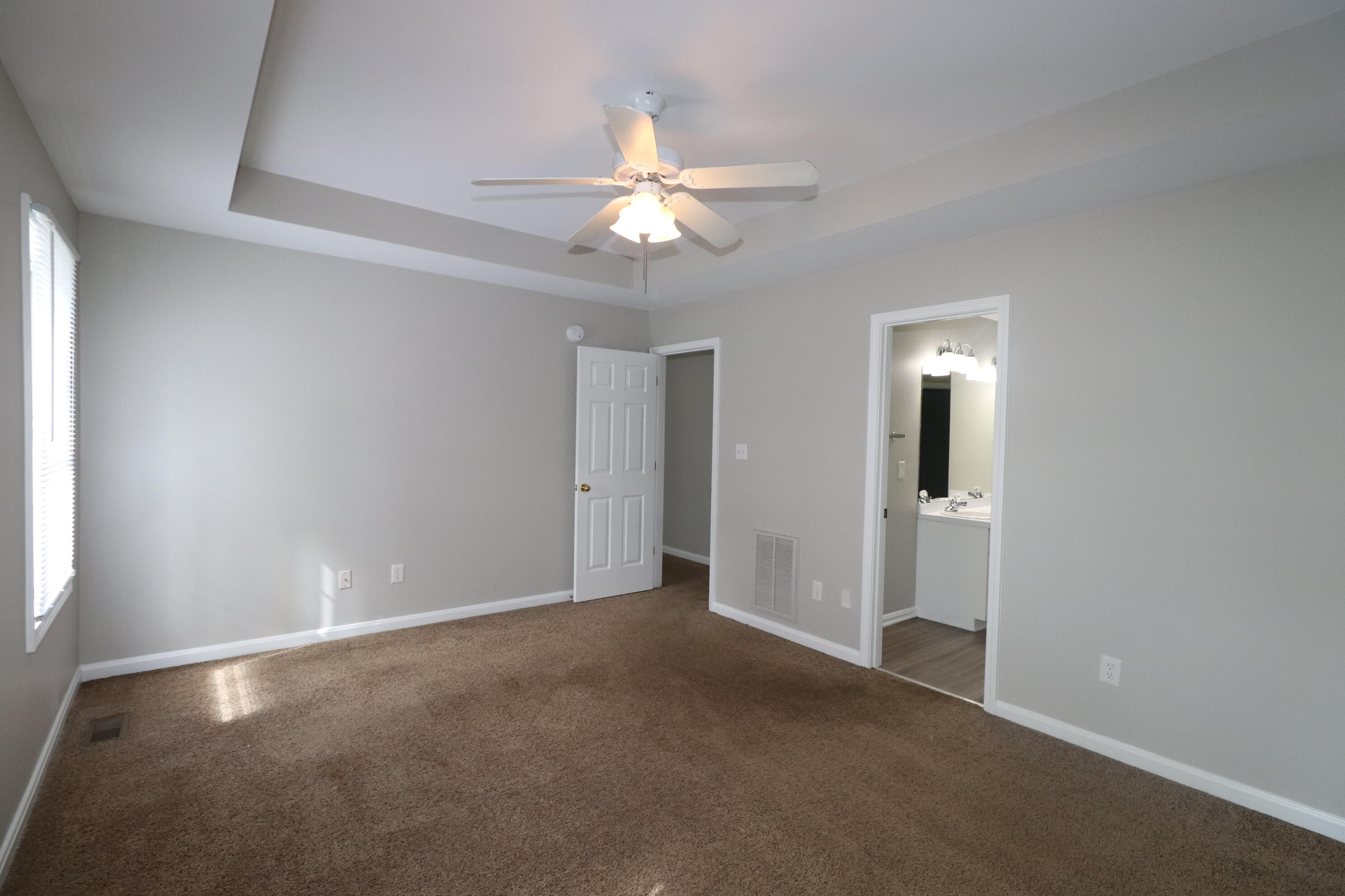 99 Shetland Lane Property Photo 10