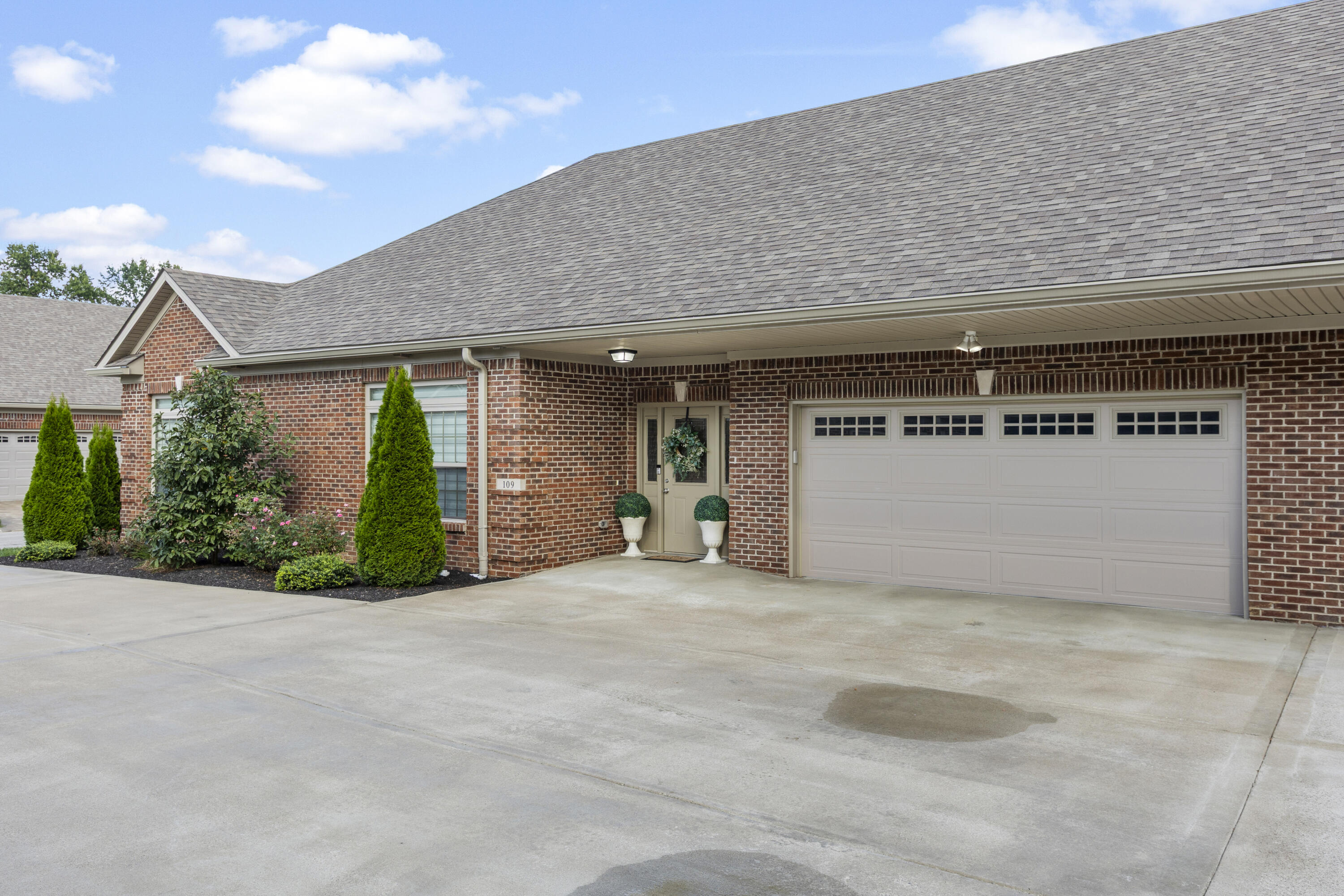 109 Woods Way Property Photo 2