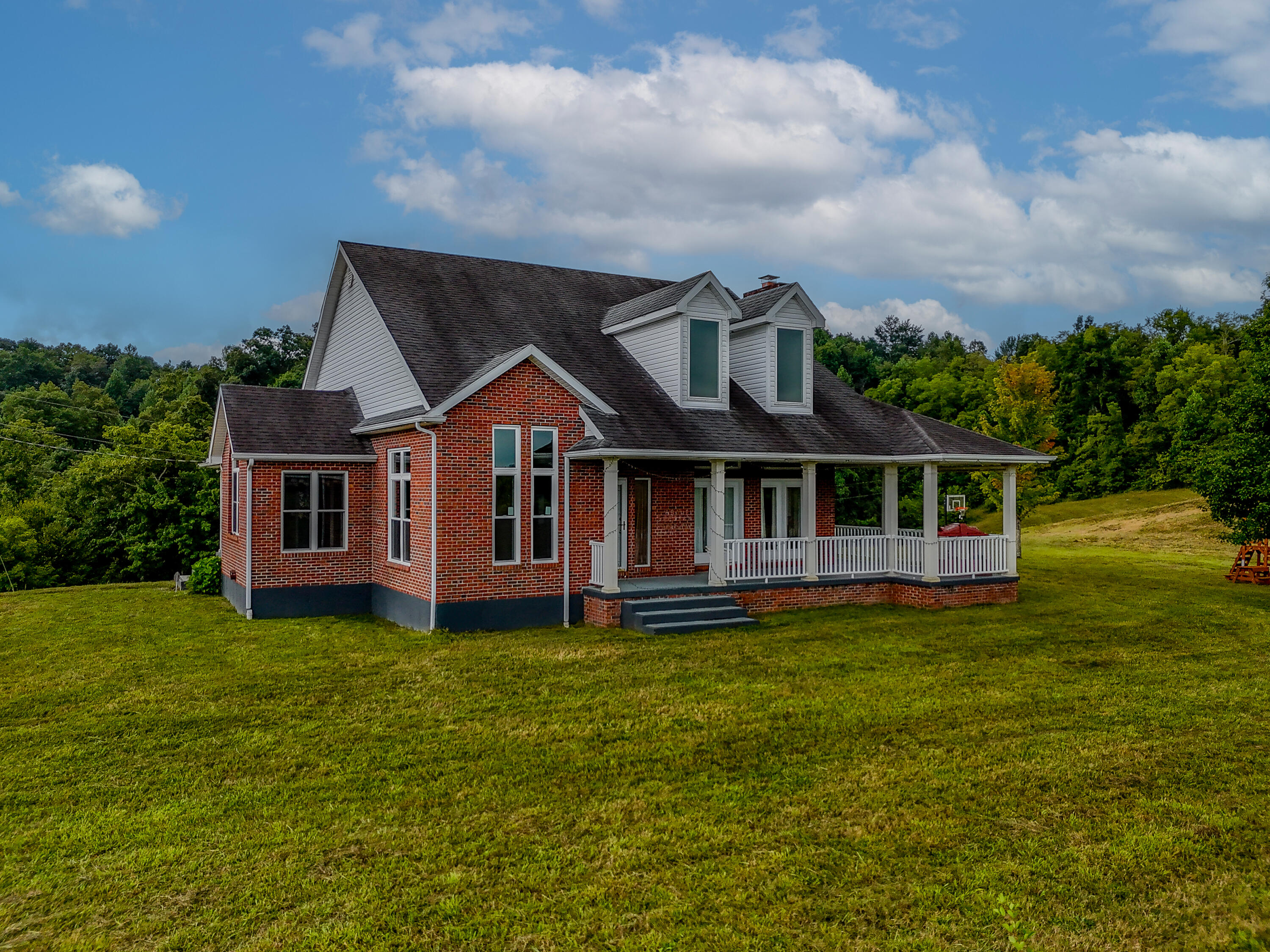 198 Iwanna Loop Property Photo 1