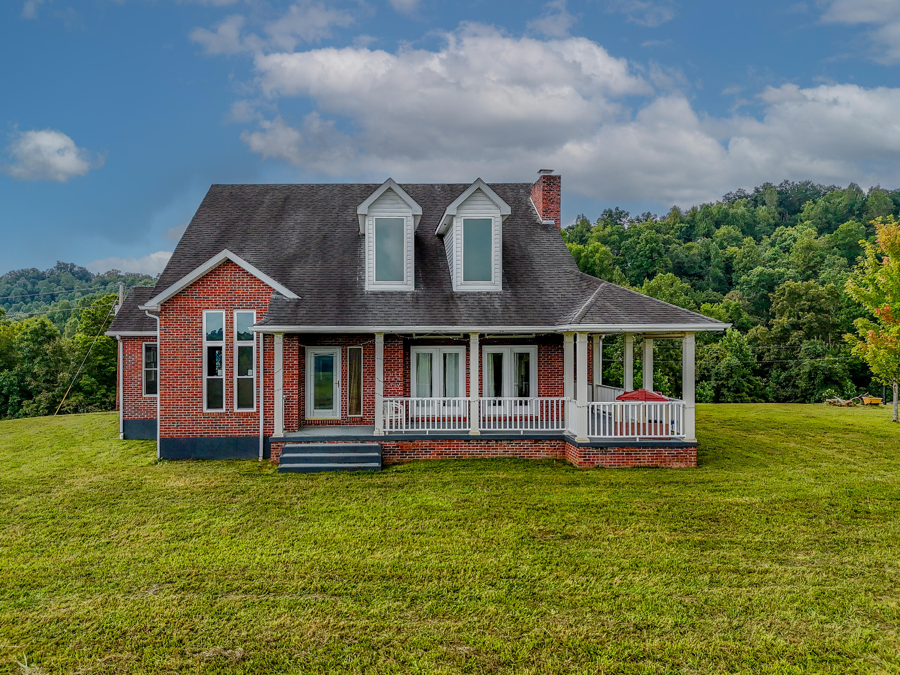 198 Iwanna Loop Property Photo 2
