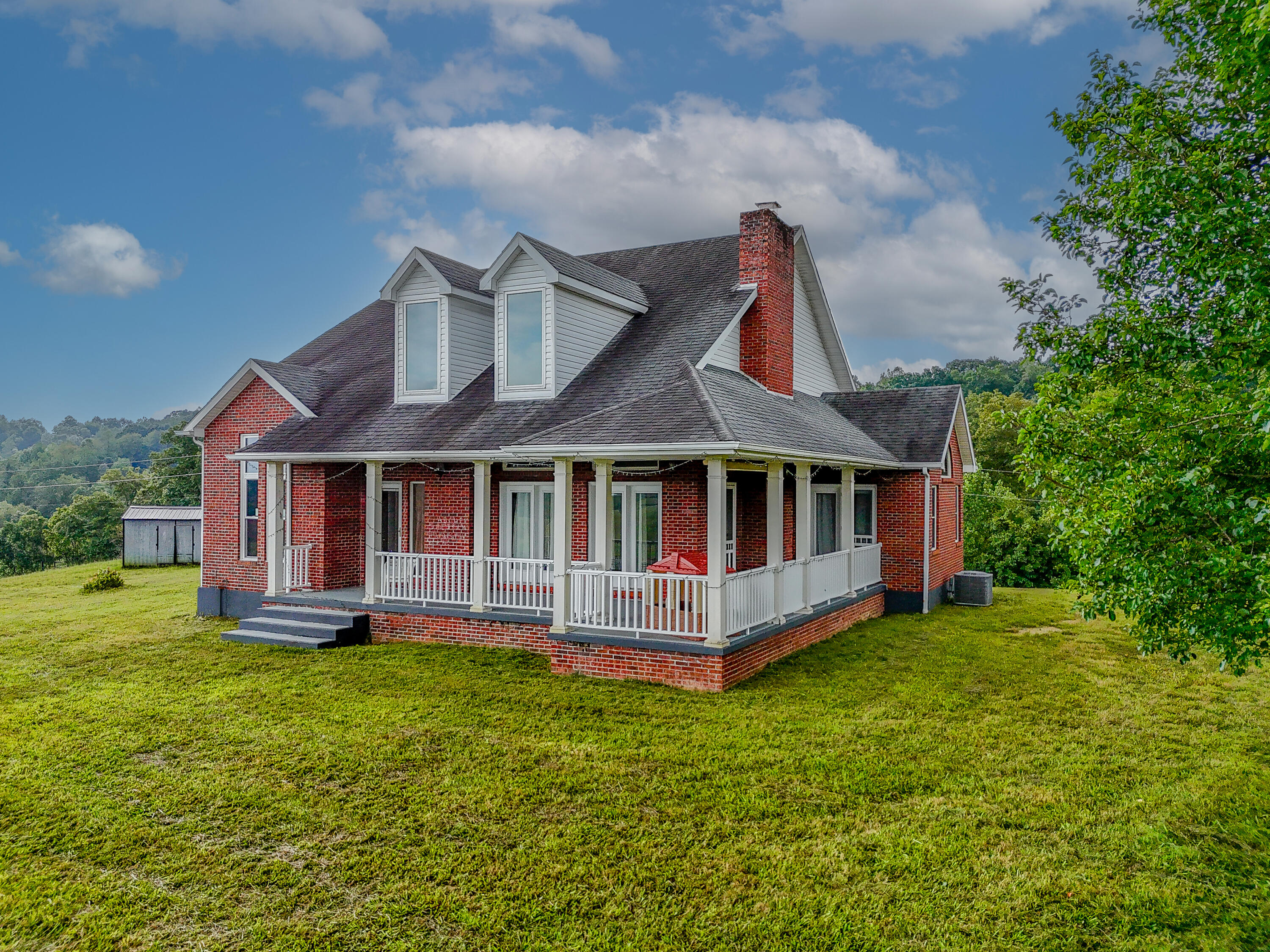 198 Iwanna Loop Property Photo 3