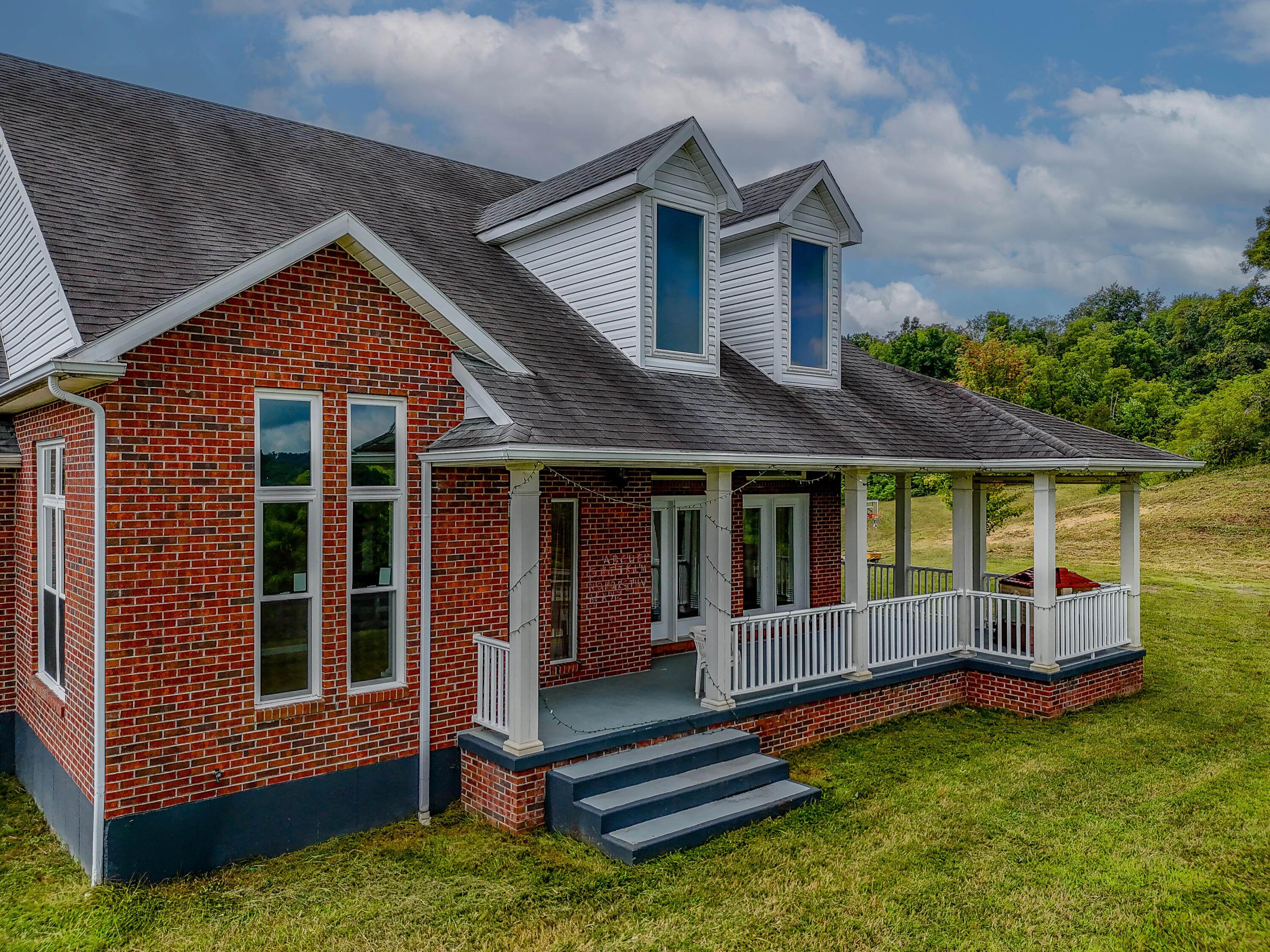 198 Iwanna Loop Property Photo 4