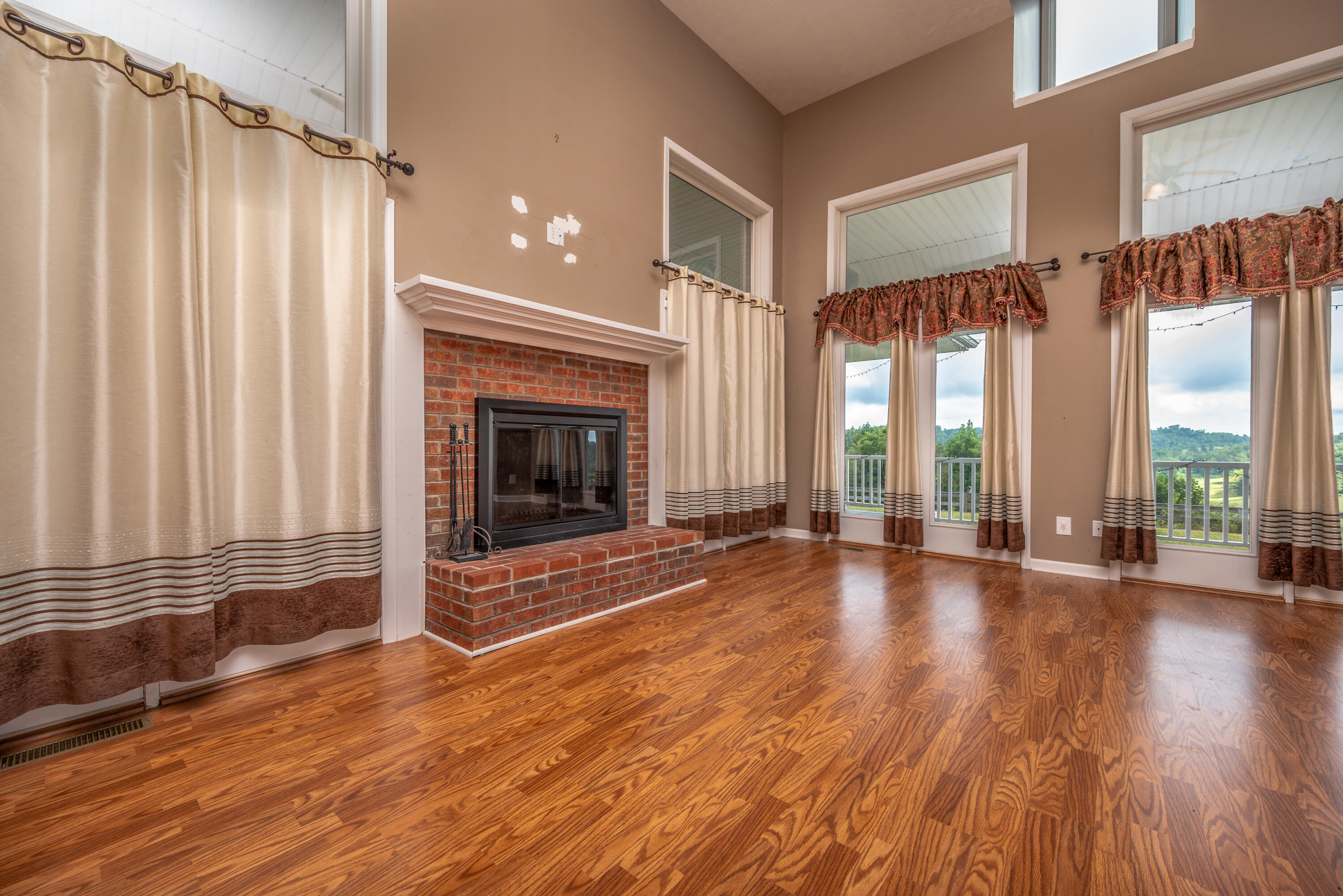 198 Iwanna Loop Property Photo 12