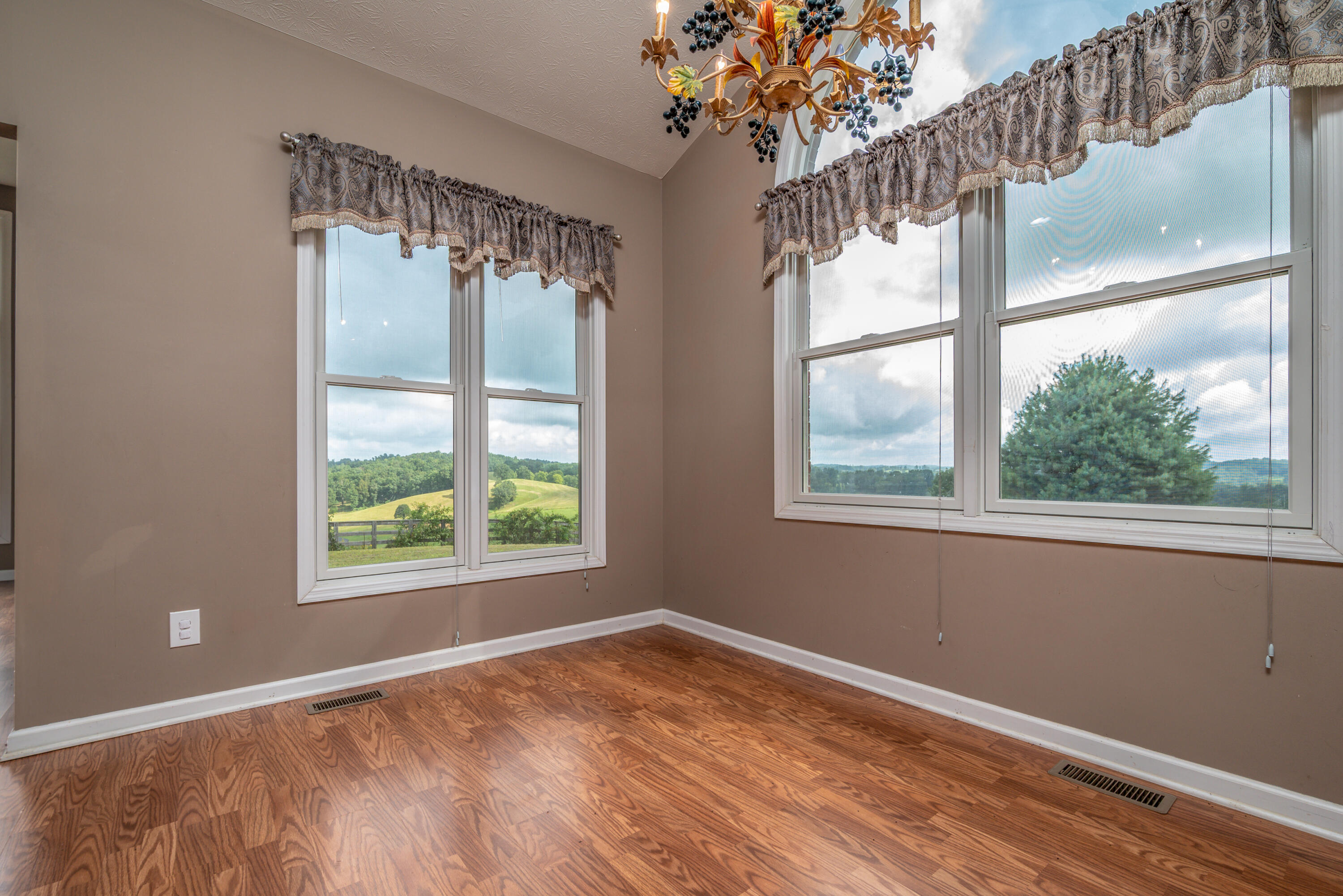 198 Iwanna Loop Property Photo 18