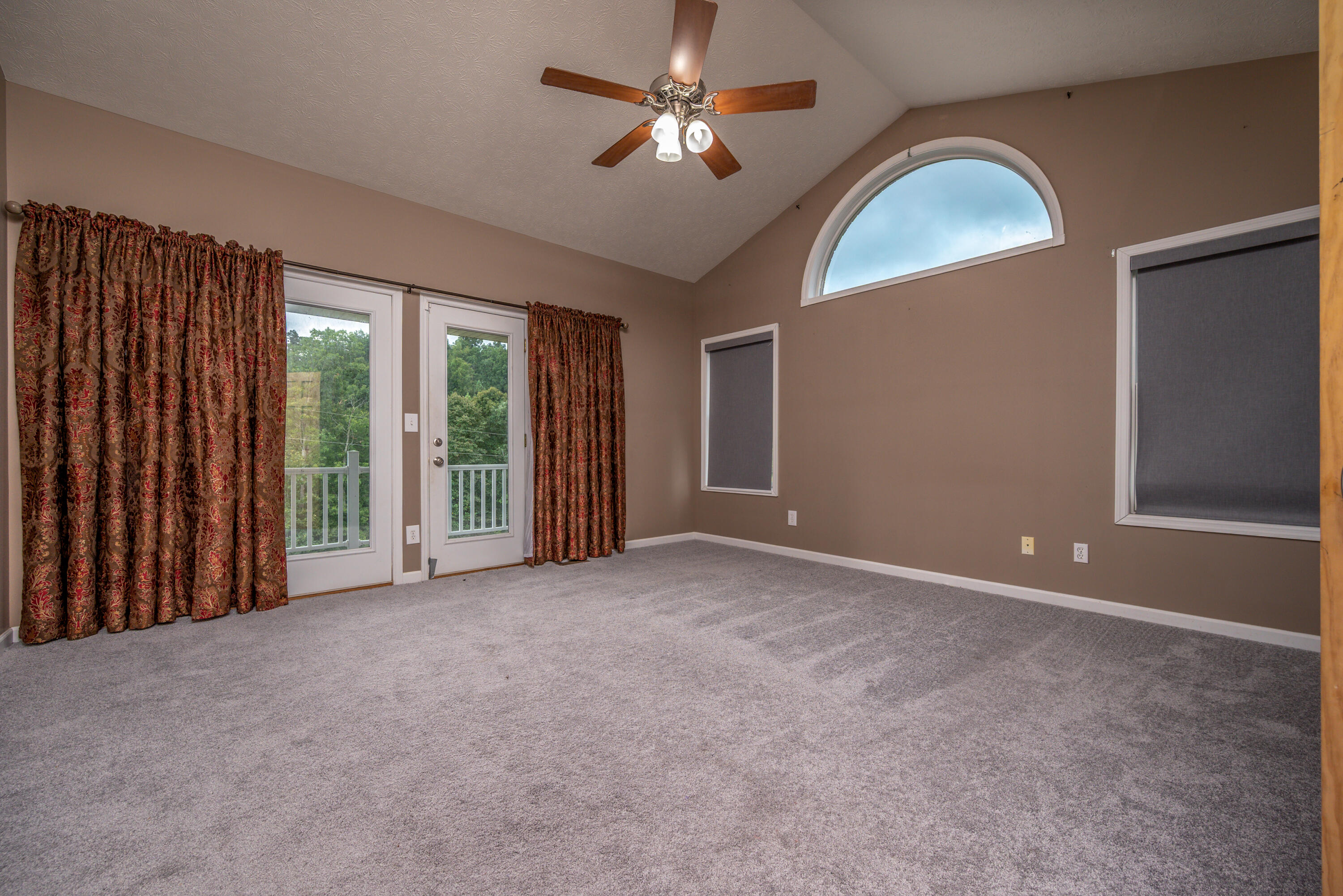 198 Iwanna Loop Property Photo 24