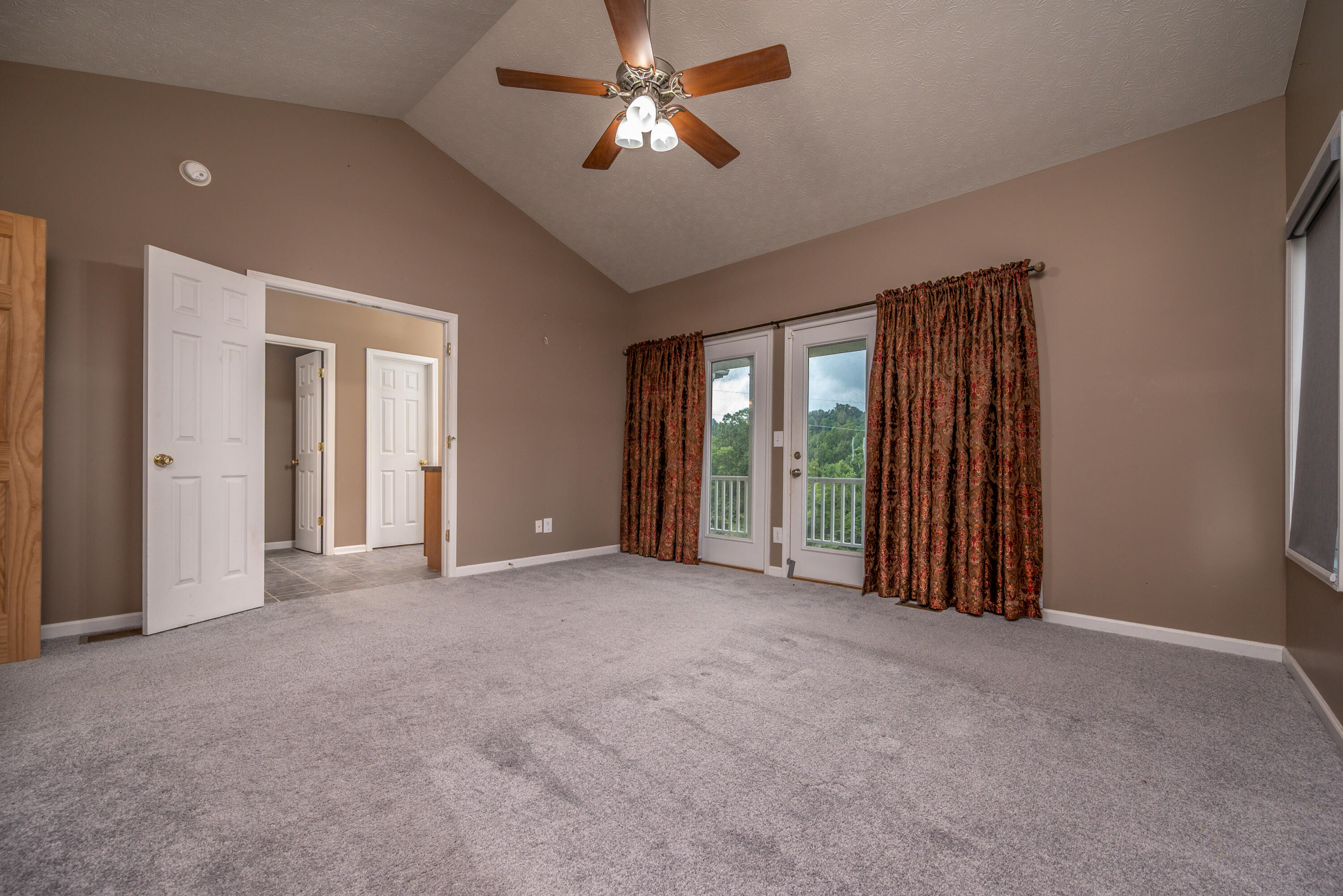 198 Iwanna Loop Property Photo 25