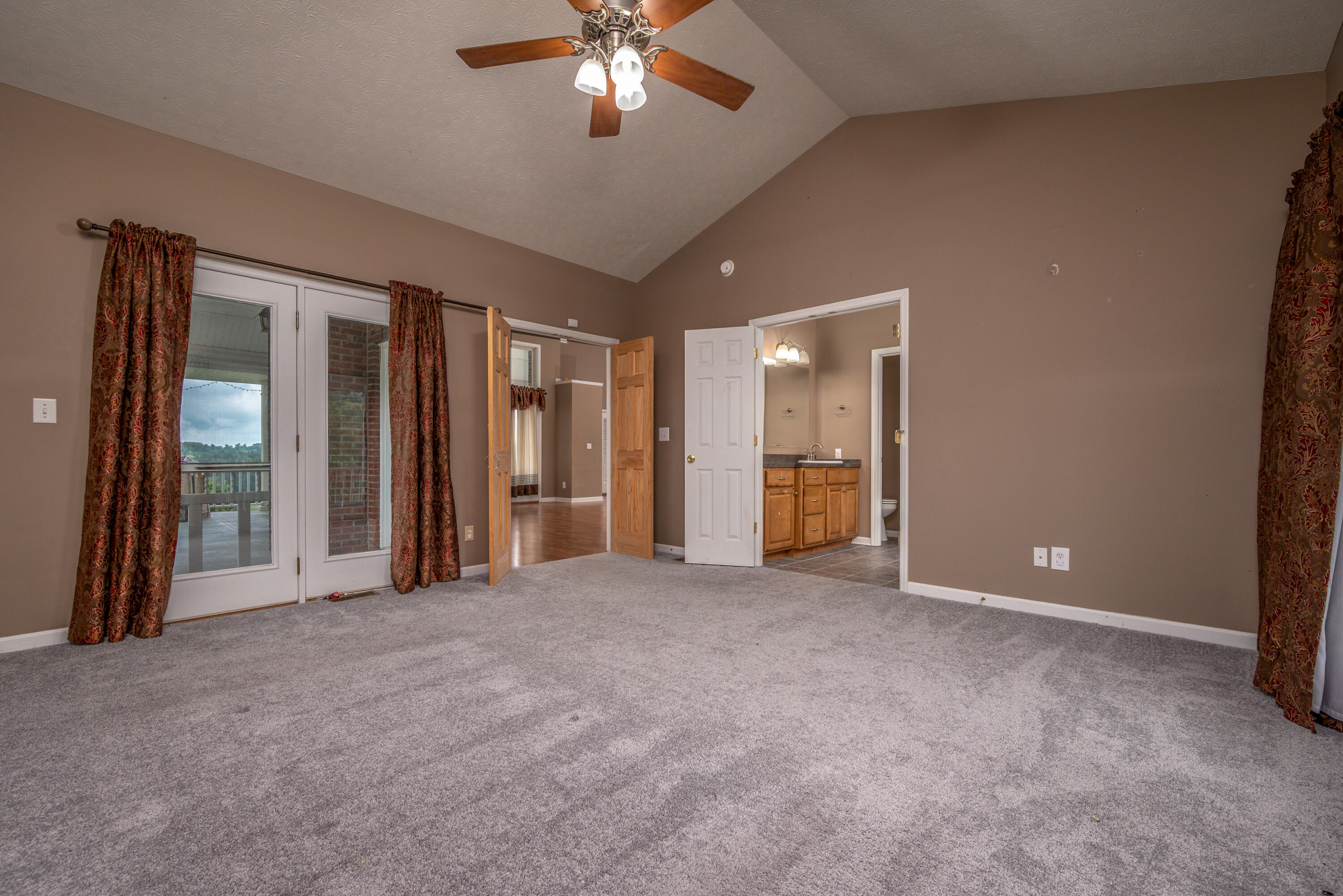 198 Iwanna Loop Property Photo 26