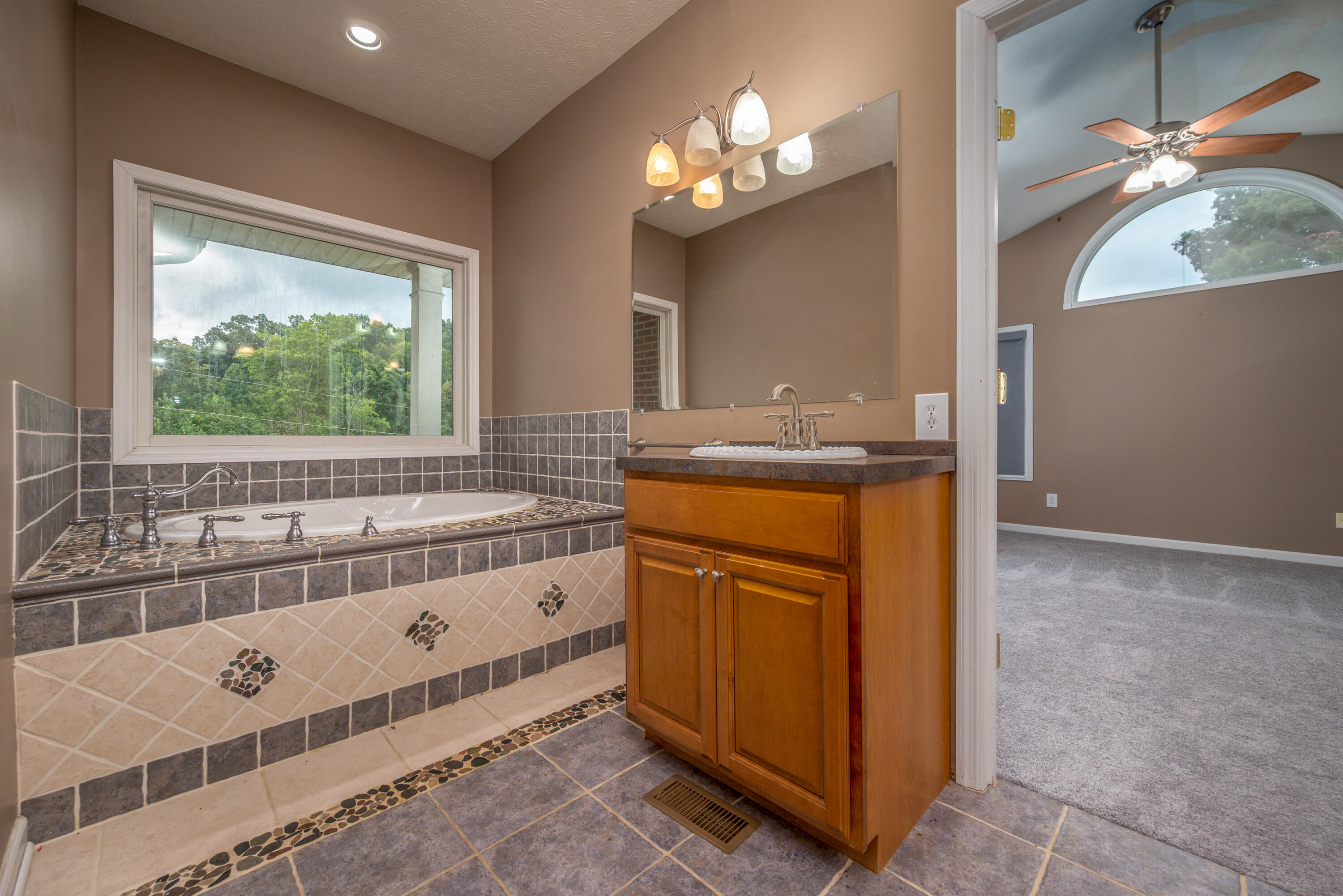 198 Iwanna Loop Property Photo 27