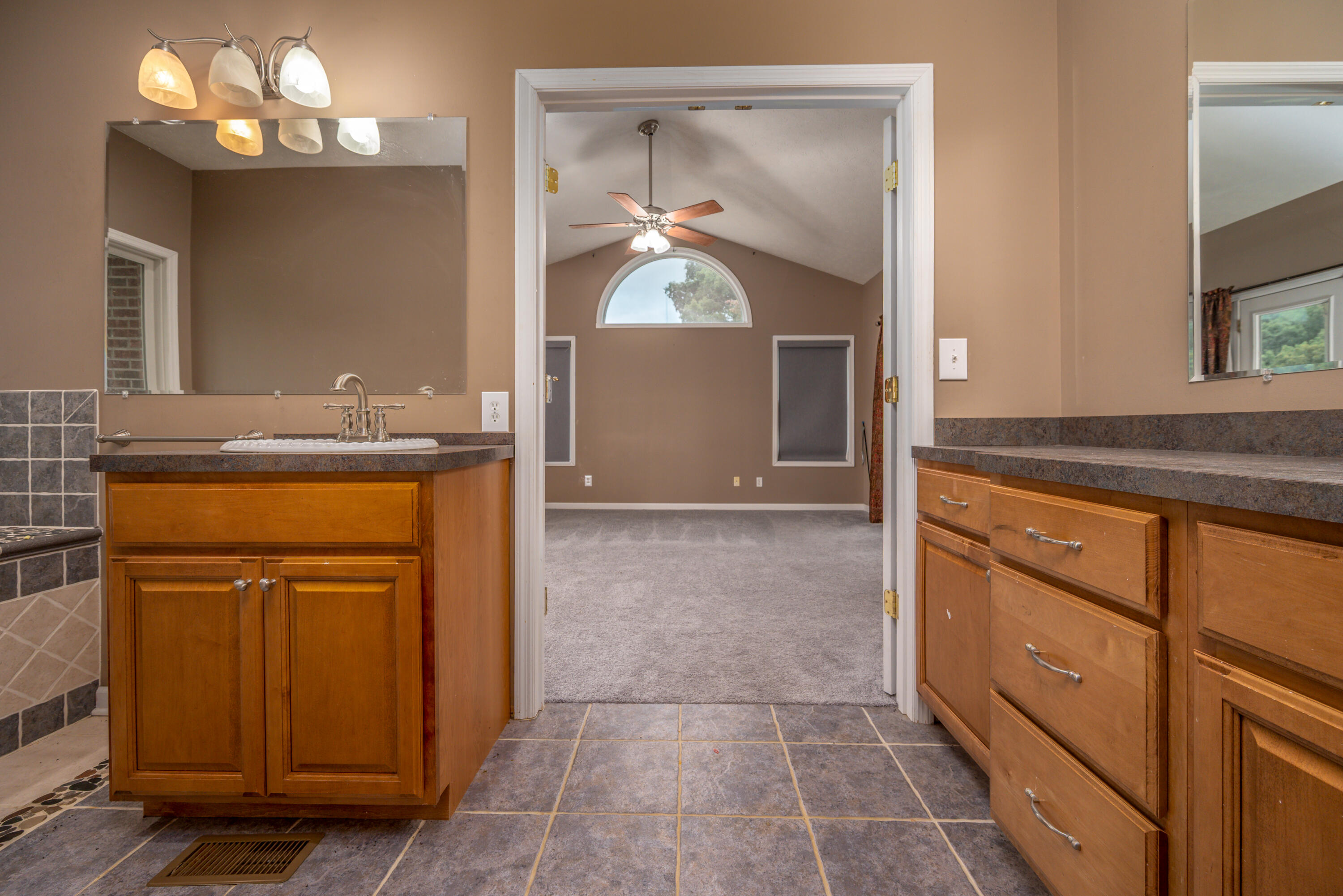 198 Iwanna Loop Property Photo 29