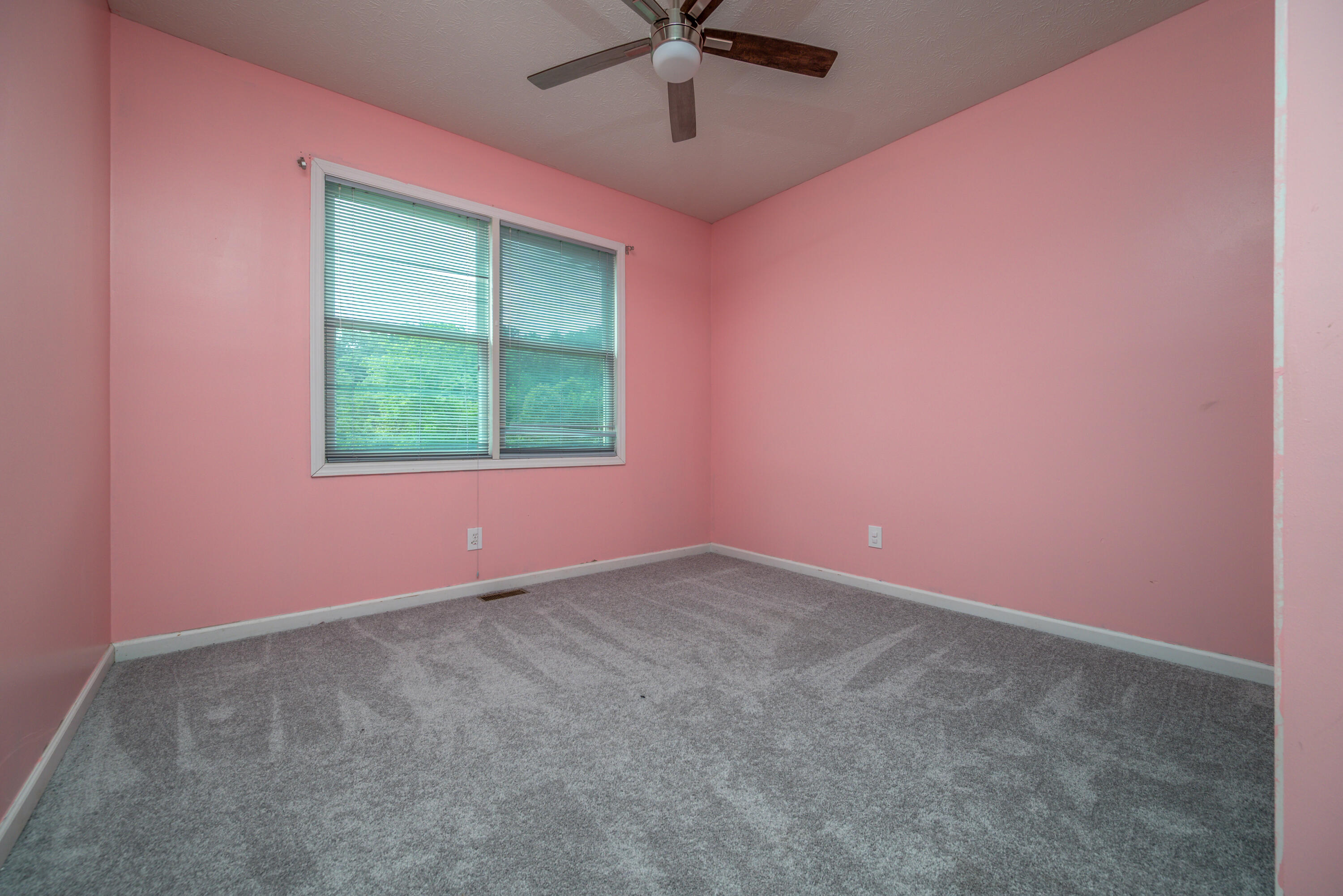 198 Iwanna Loop Property Photo 32