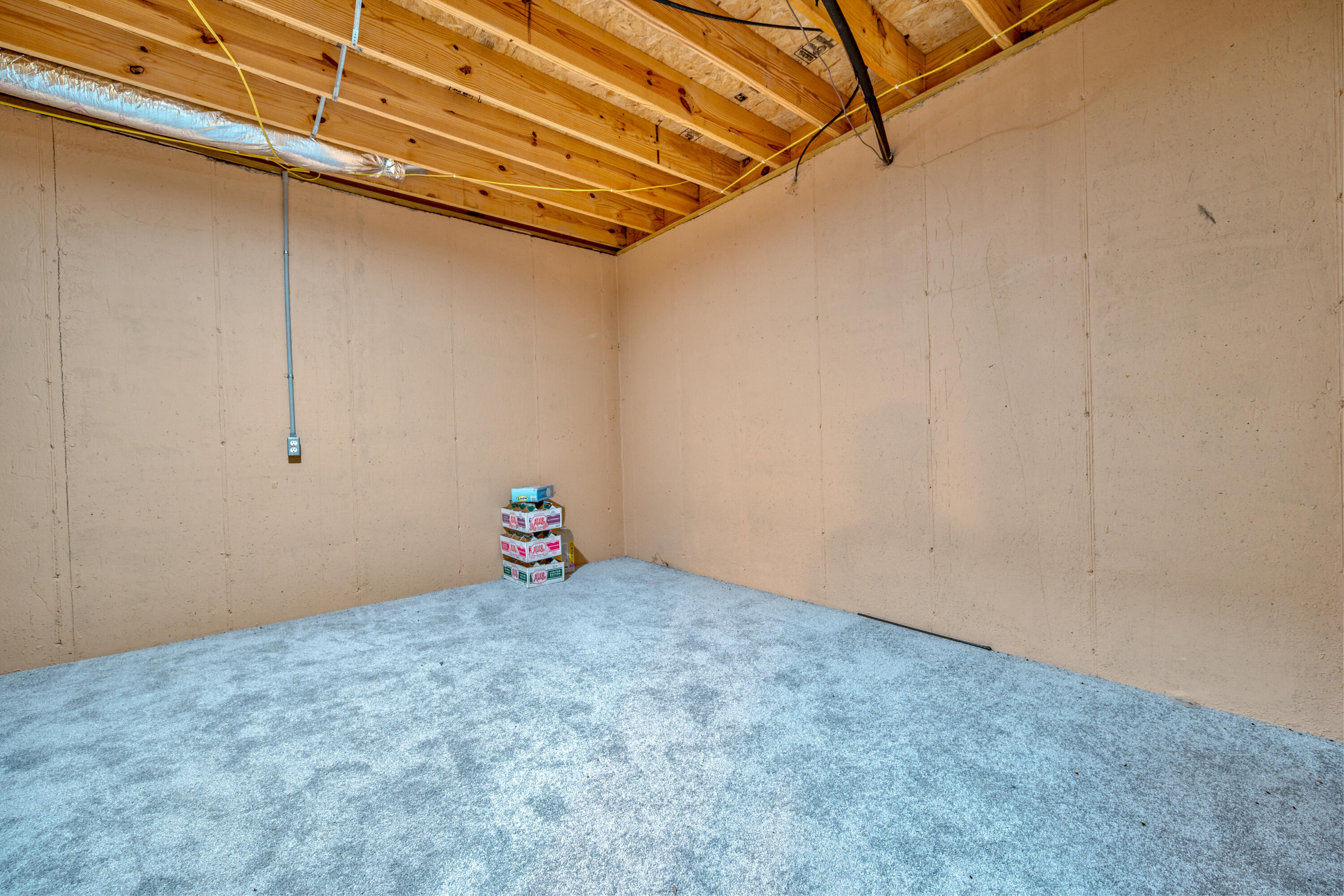 198 Iwanna Loop Property Photo 43