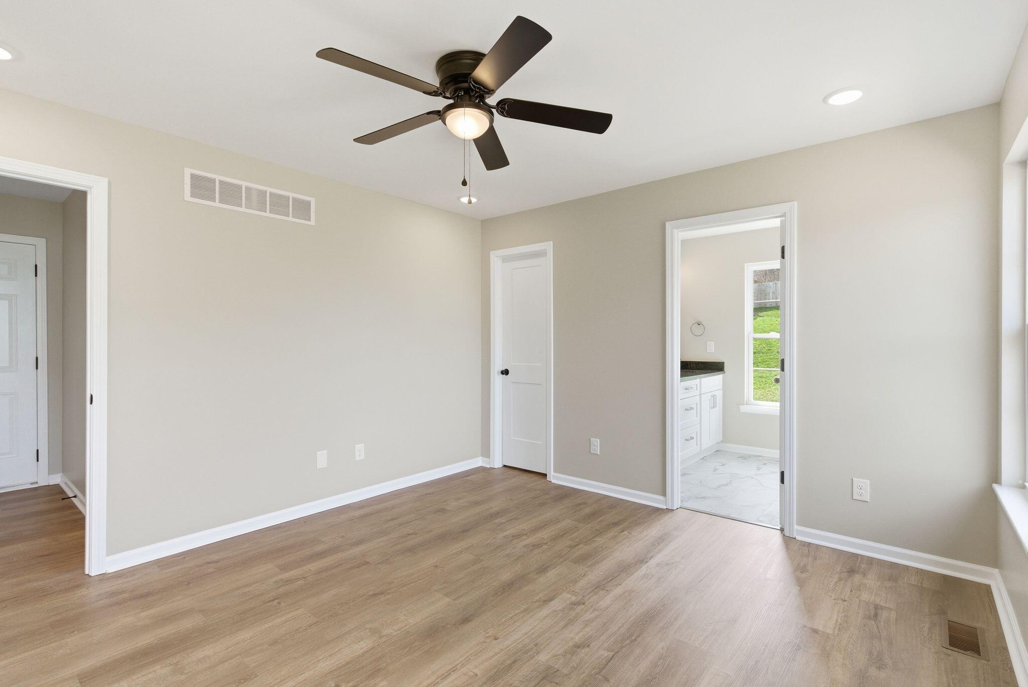 509 Lucombe Circle Property Photo 17