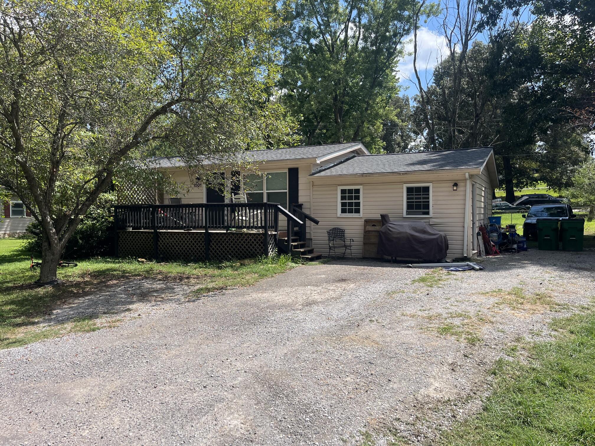1501 Creekside Drive Property Photo 1