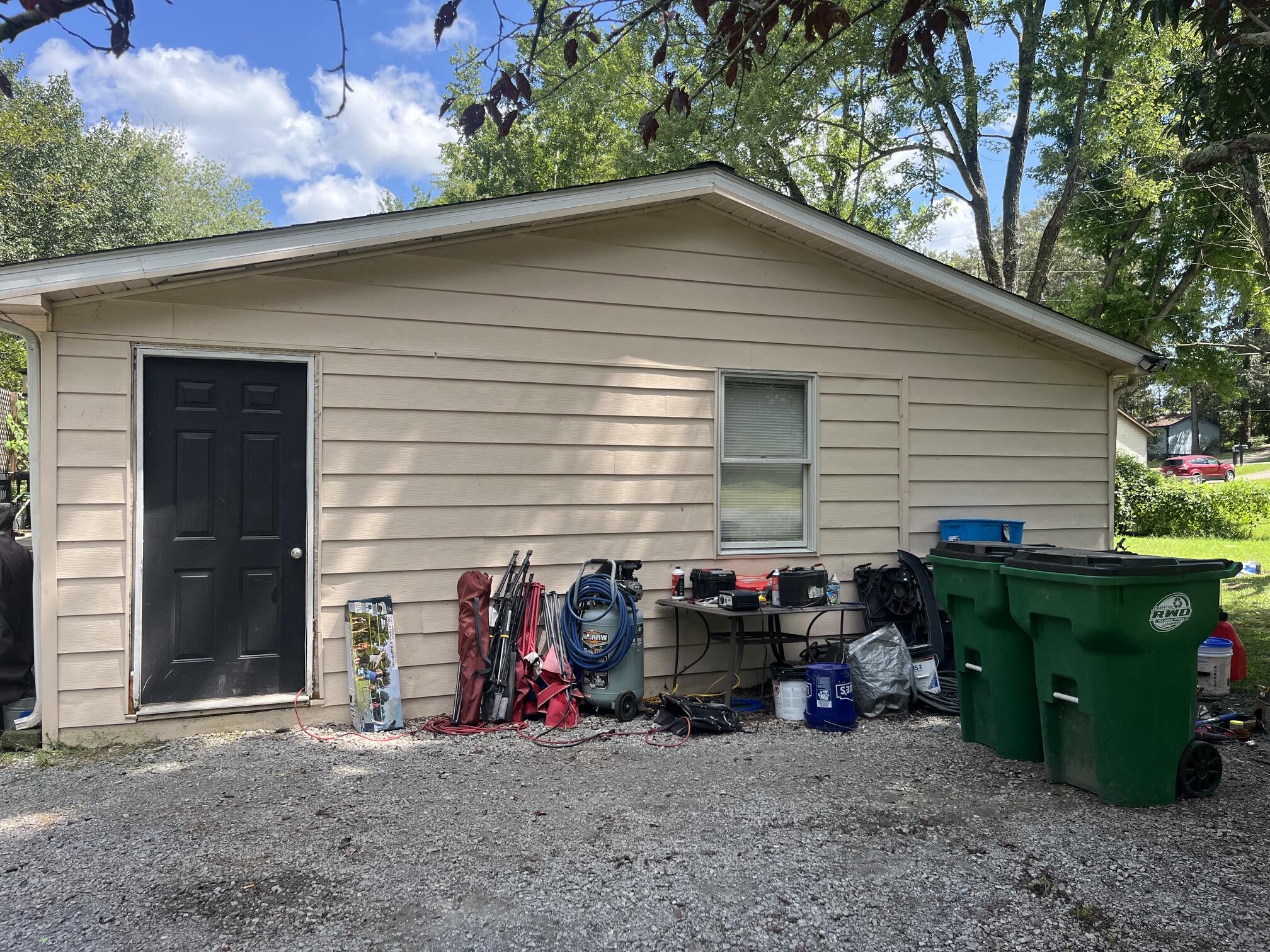 1501 Creekside Drive Property Photo 3