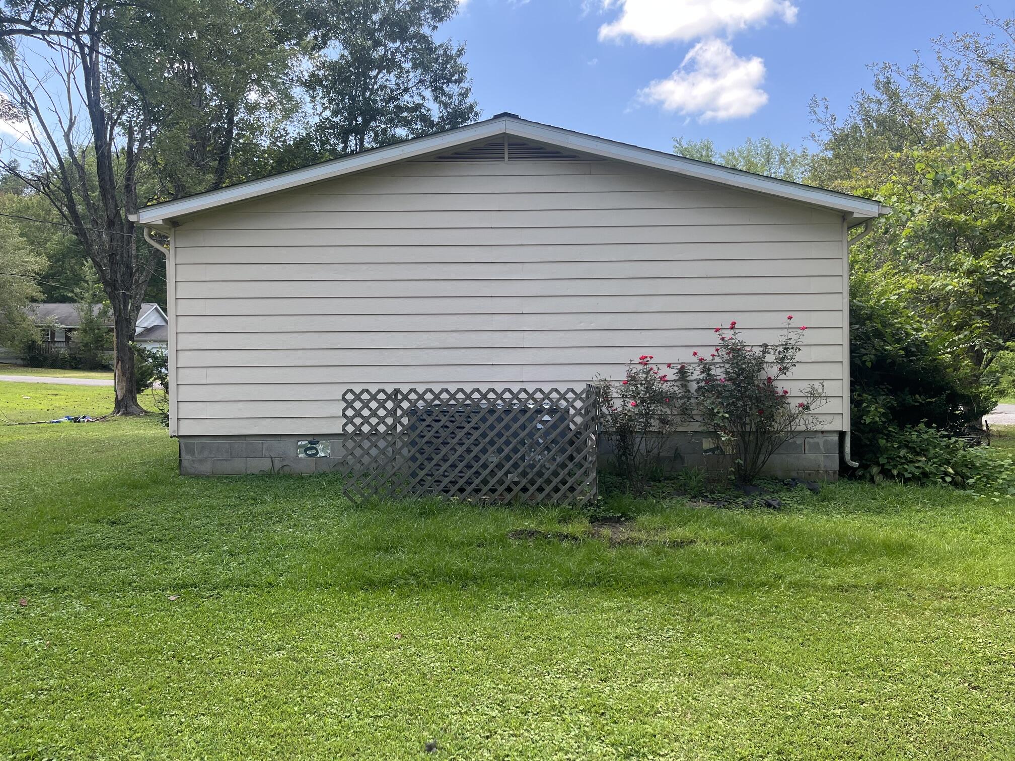 1501 Creekside Drive Property Photo 4