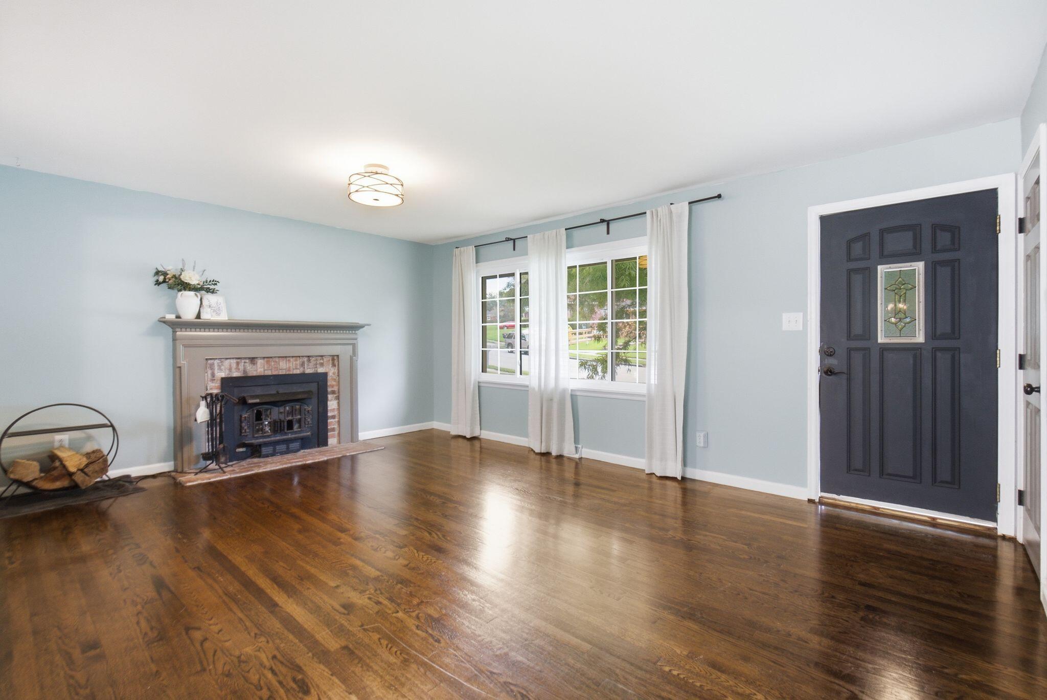 563 Bishop Drive Property Photo 4