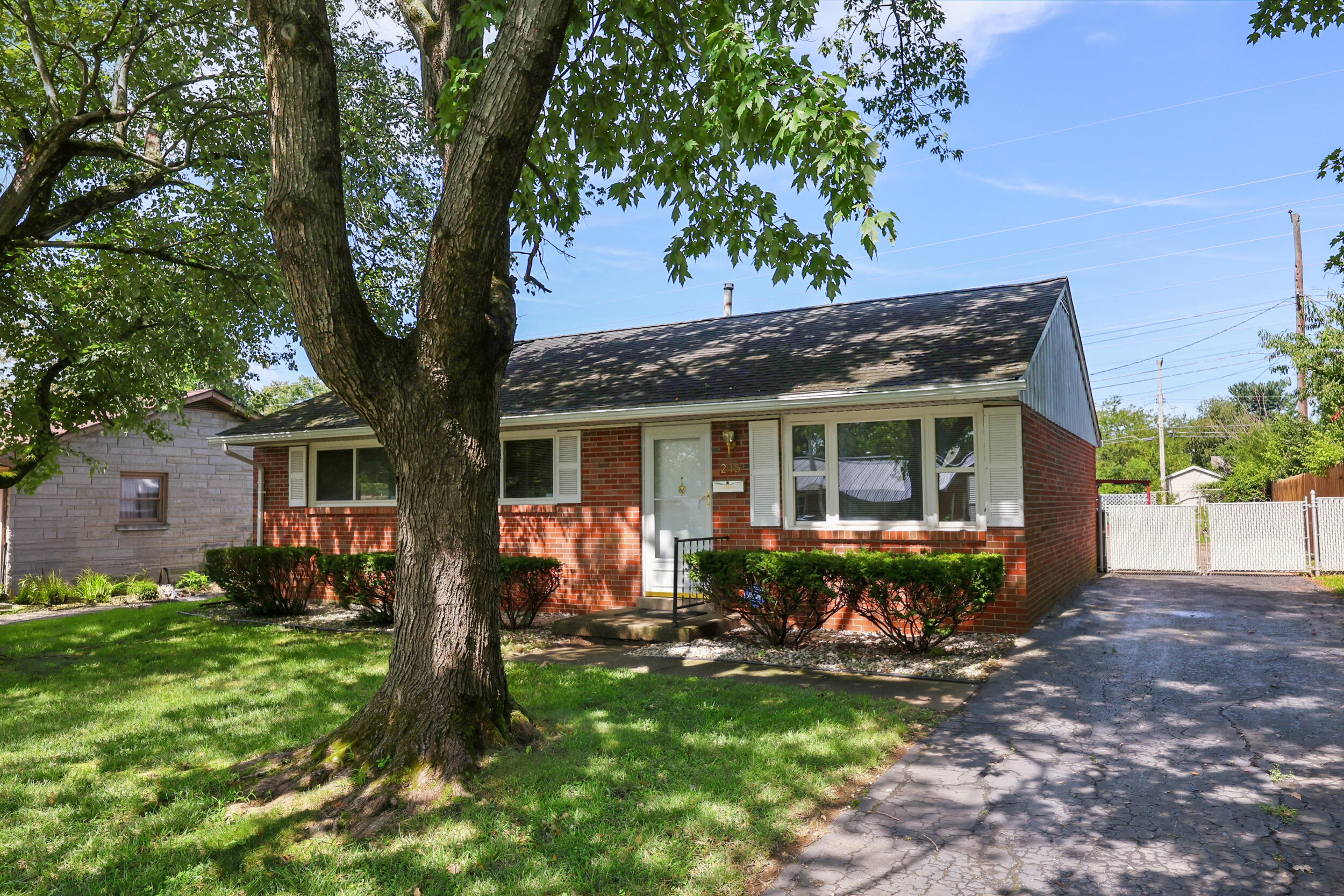 245 Vanderbilt Drive Property Photo 2