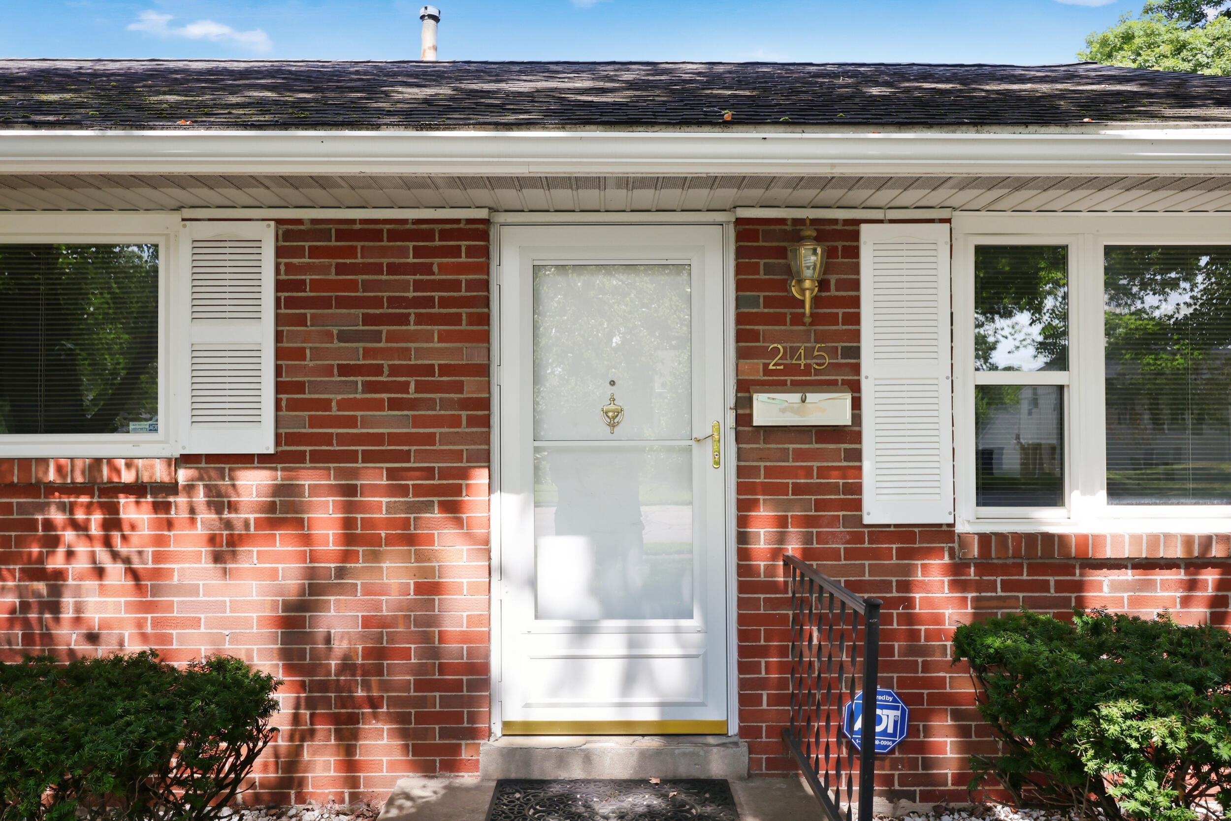 245 Vanderbilt Drive Property Photo 4