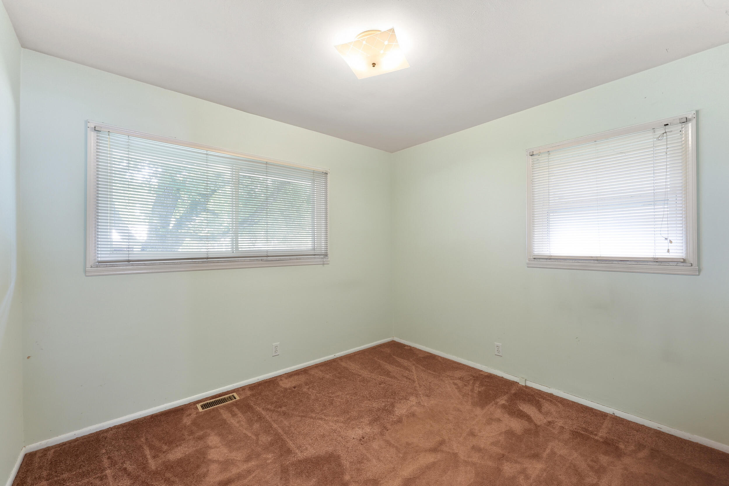 245 Vanderbilt Drive Property Photo 10