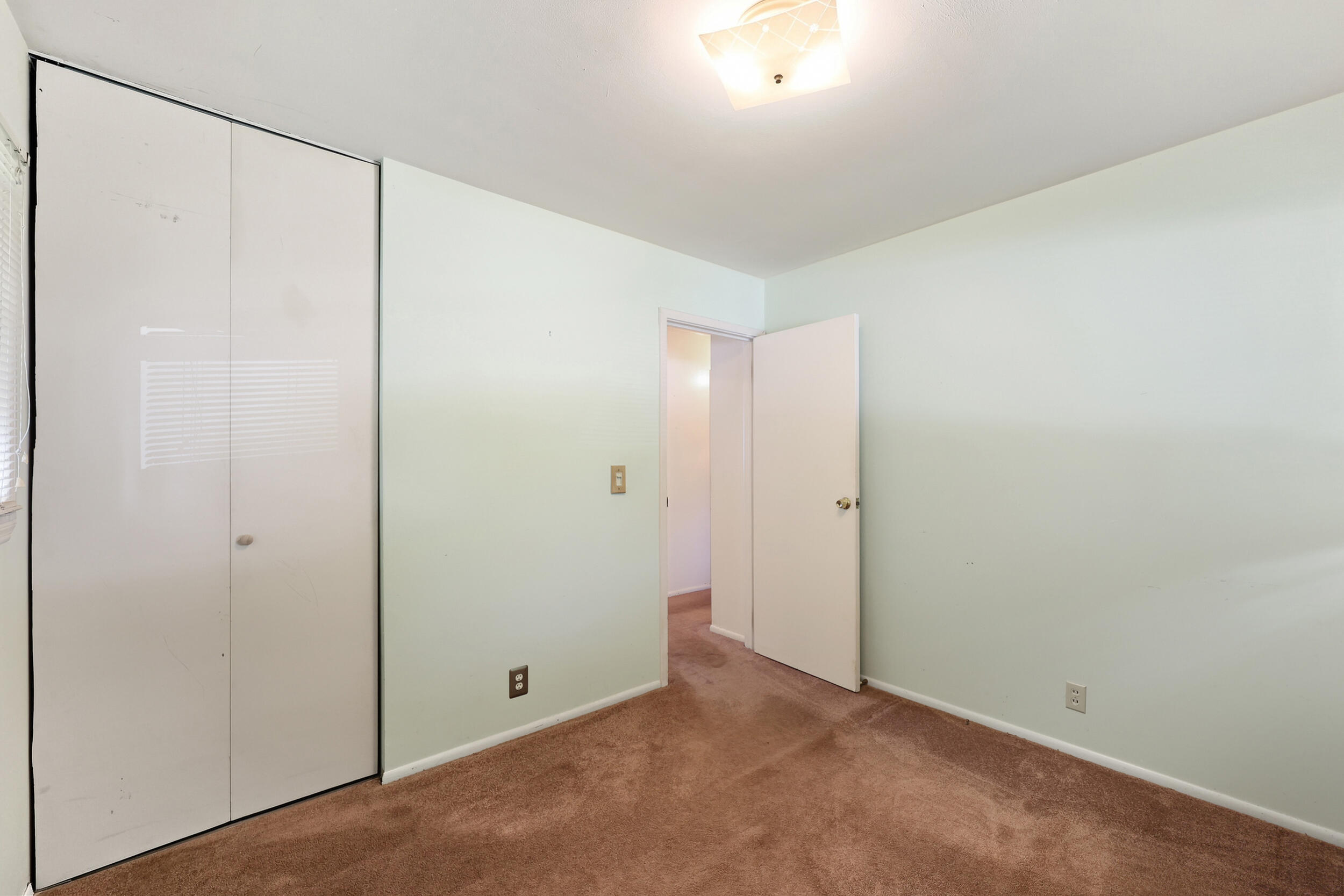 245 Vanderbilt Drive Property Photo 11