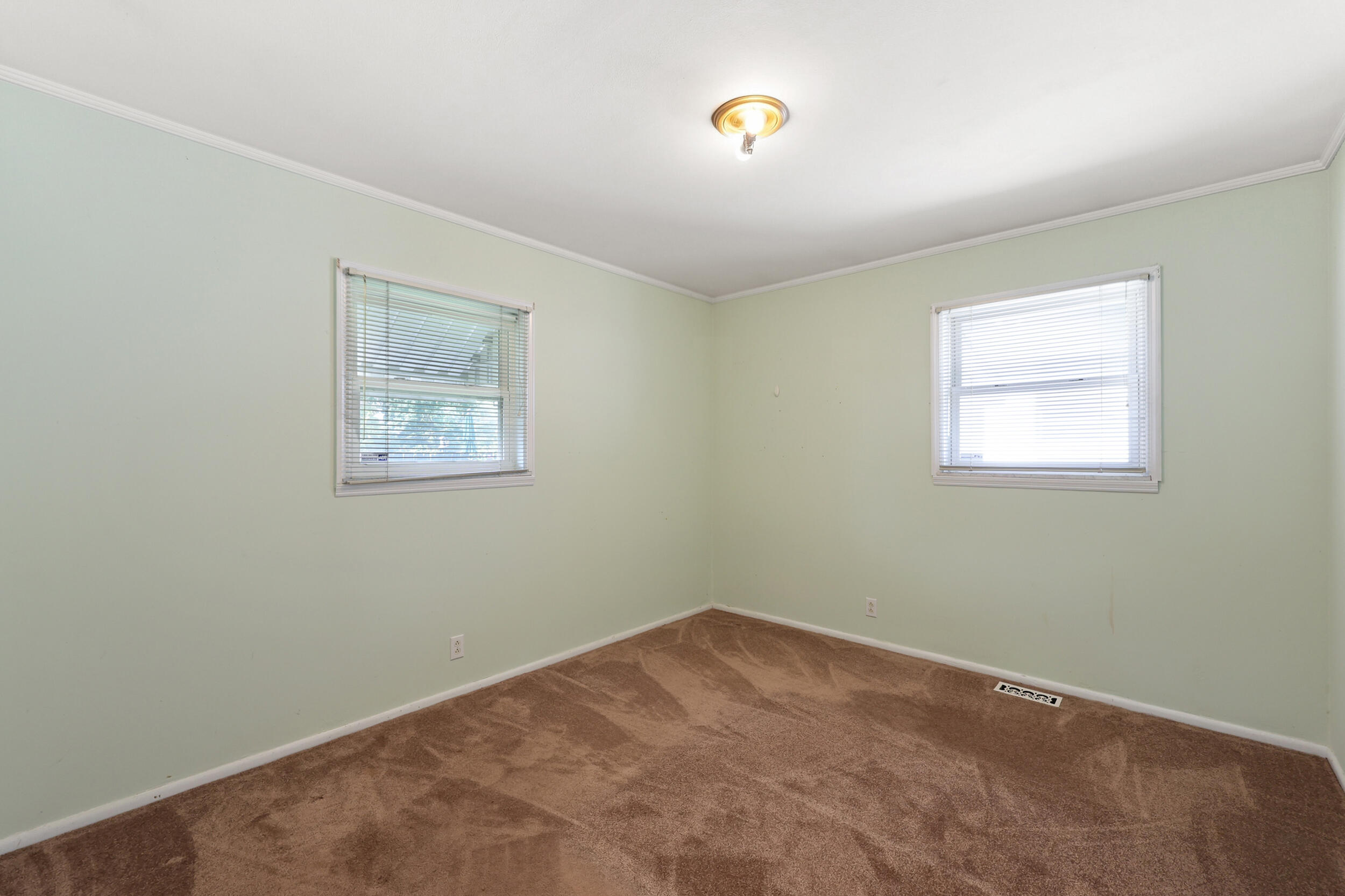 245 Vanderbilt Drive Property Photo 12