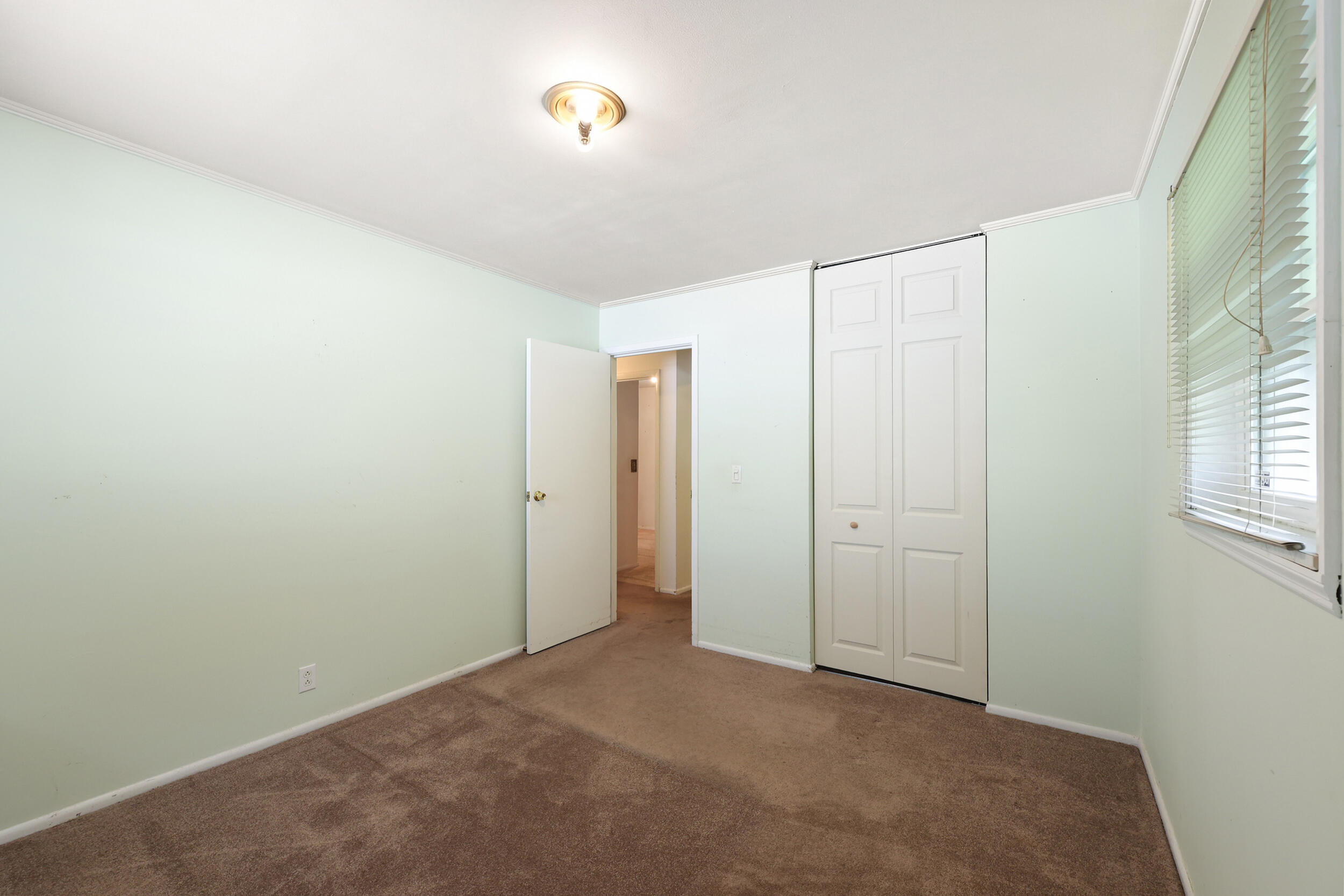 245 Vanderbilt Drive Property Photo 14