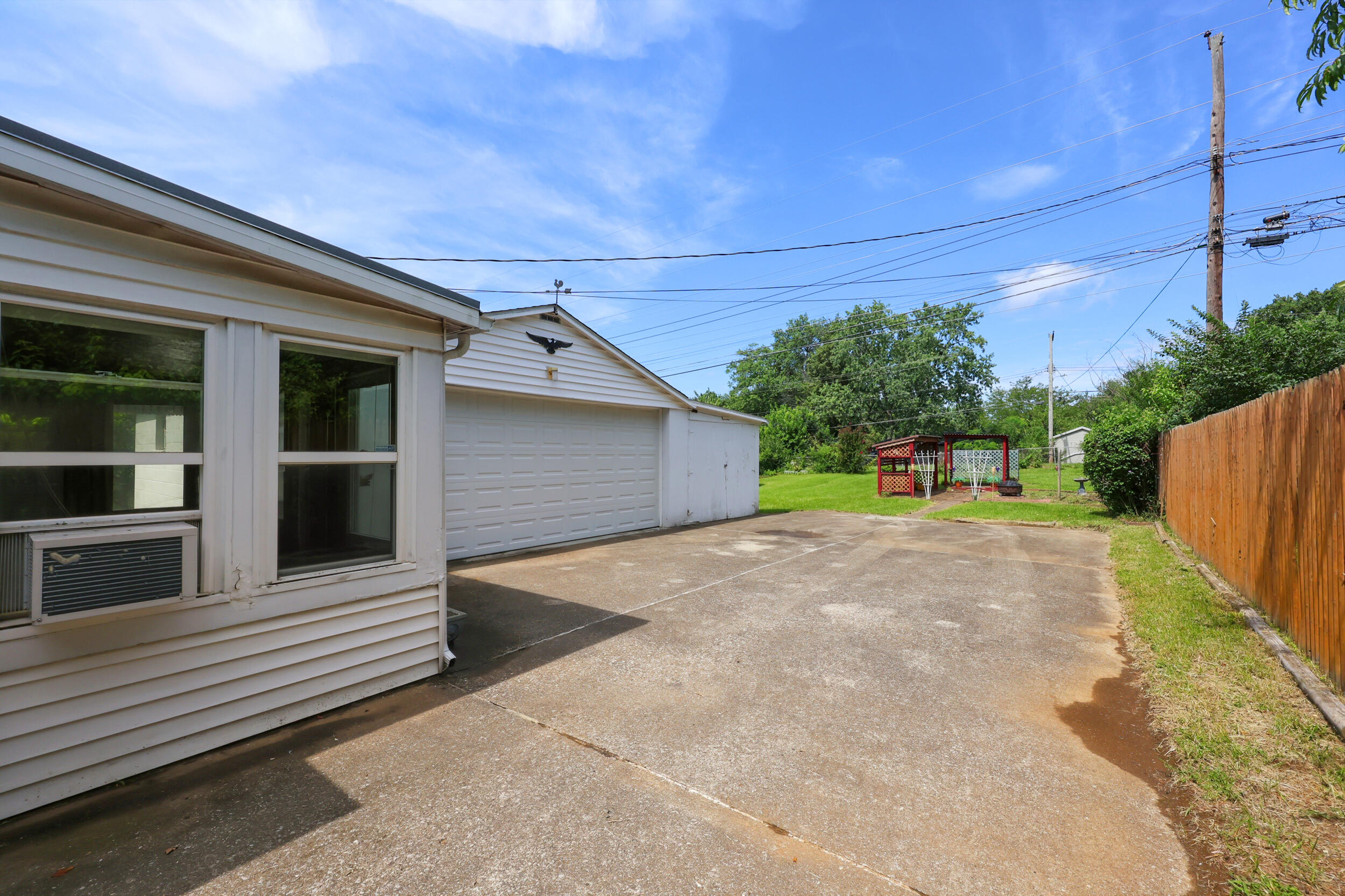 245 Vanderbilt Drive Property Photo 24