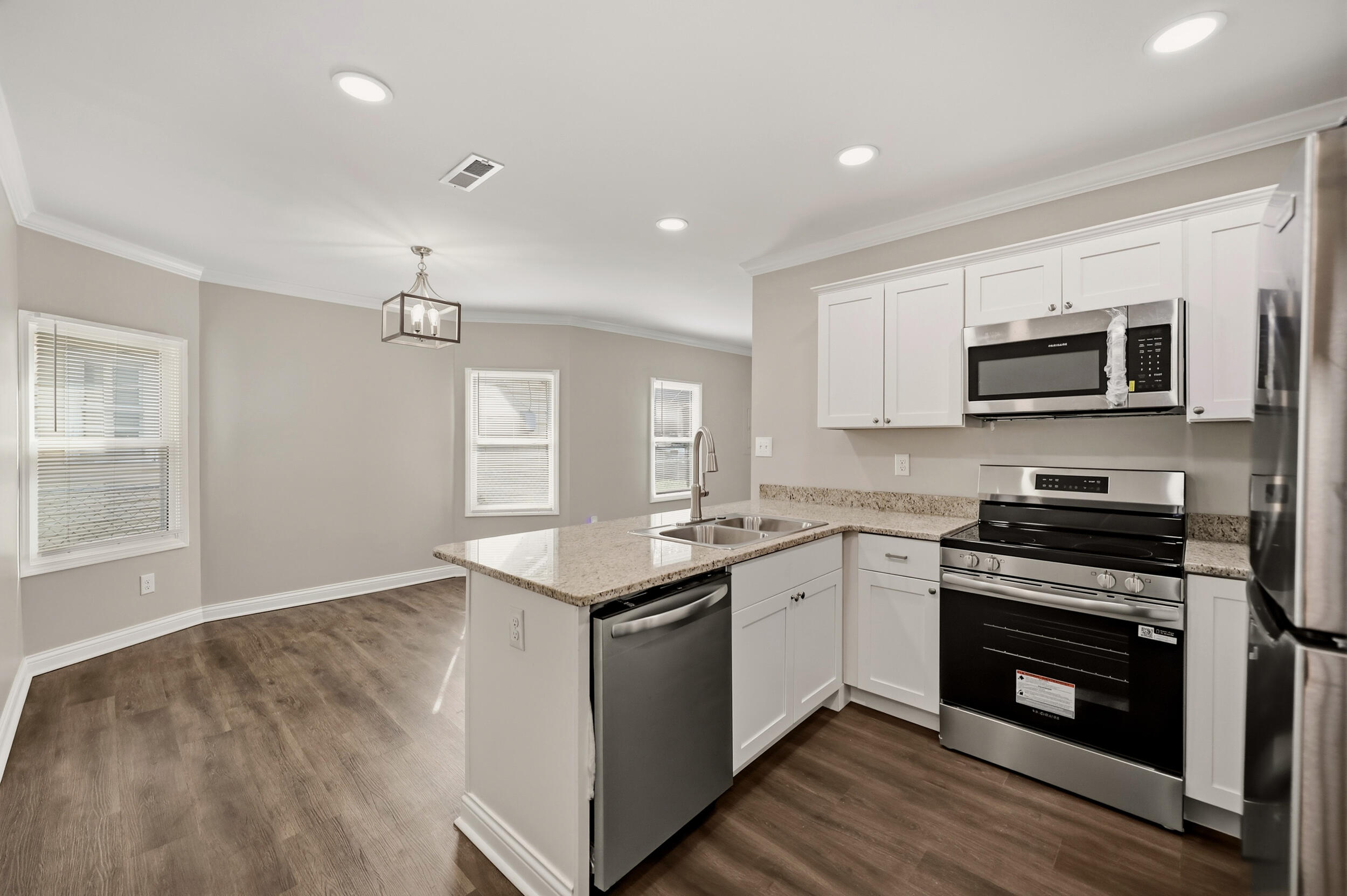 423 Roosevelt Boulevard Property Photo 12