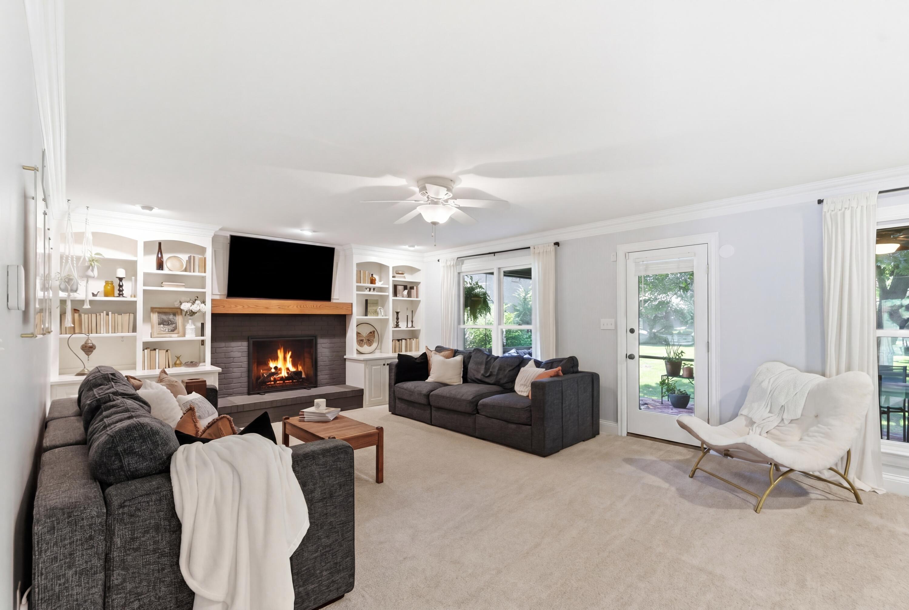 4132 John Alden Lane Property Photo 10