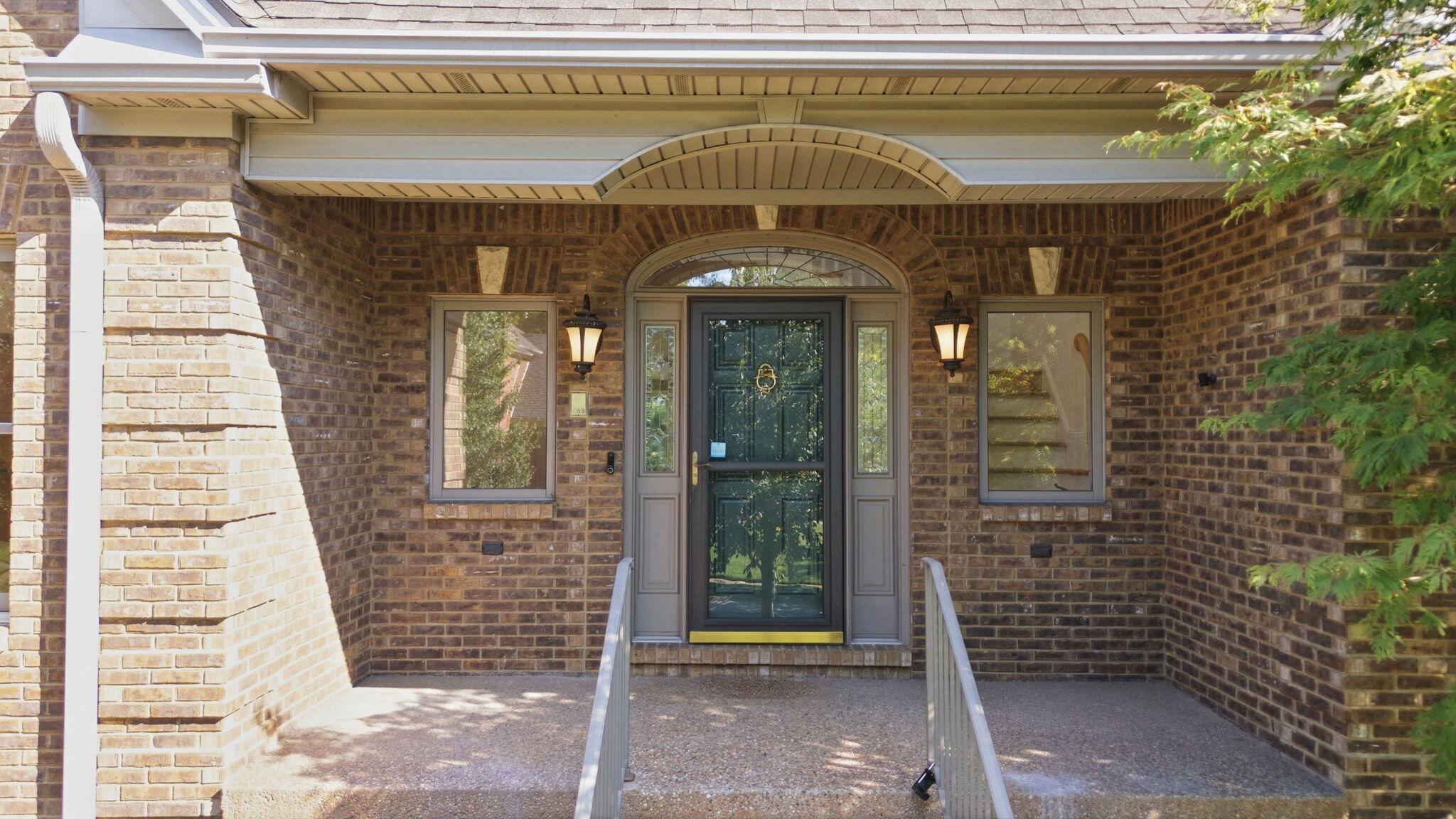 4044 Peppertree Drive Property Photo 3