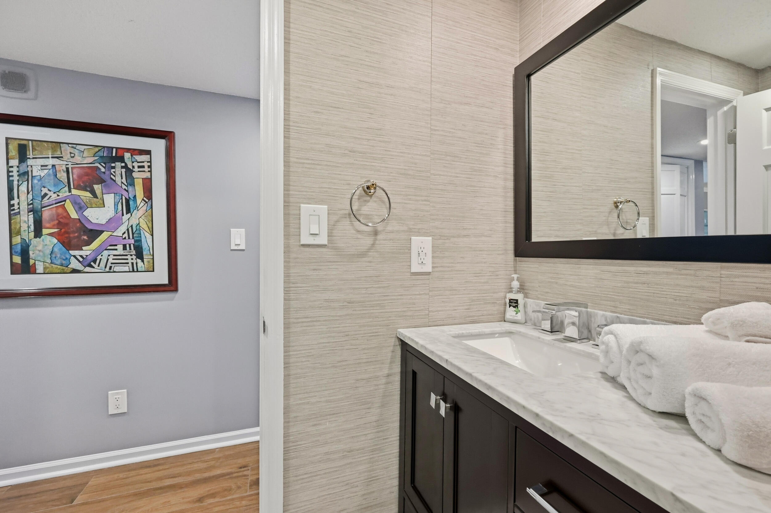 355 S Broadway 303 Property Photo 25