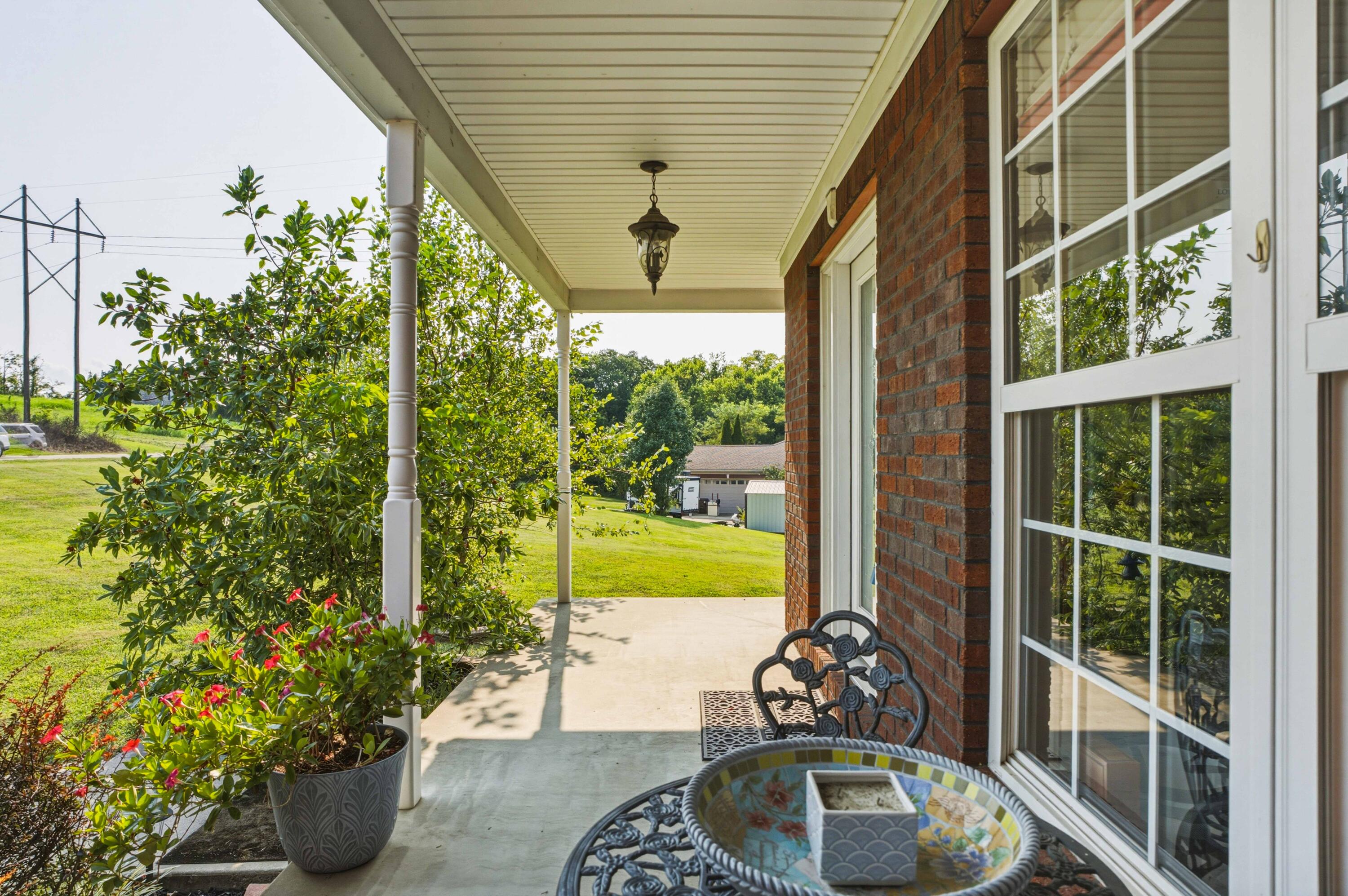 685 Lincoln Trace Property Photo 4