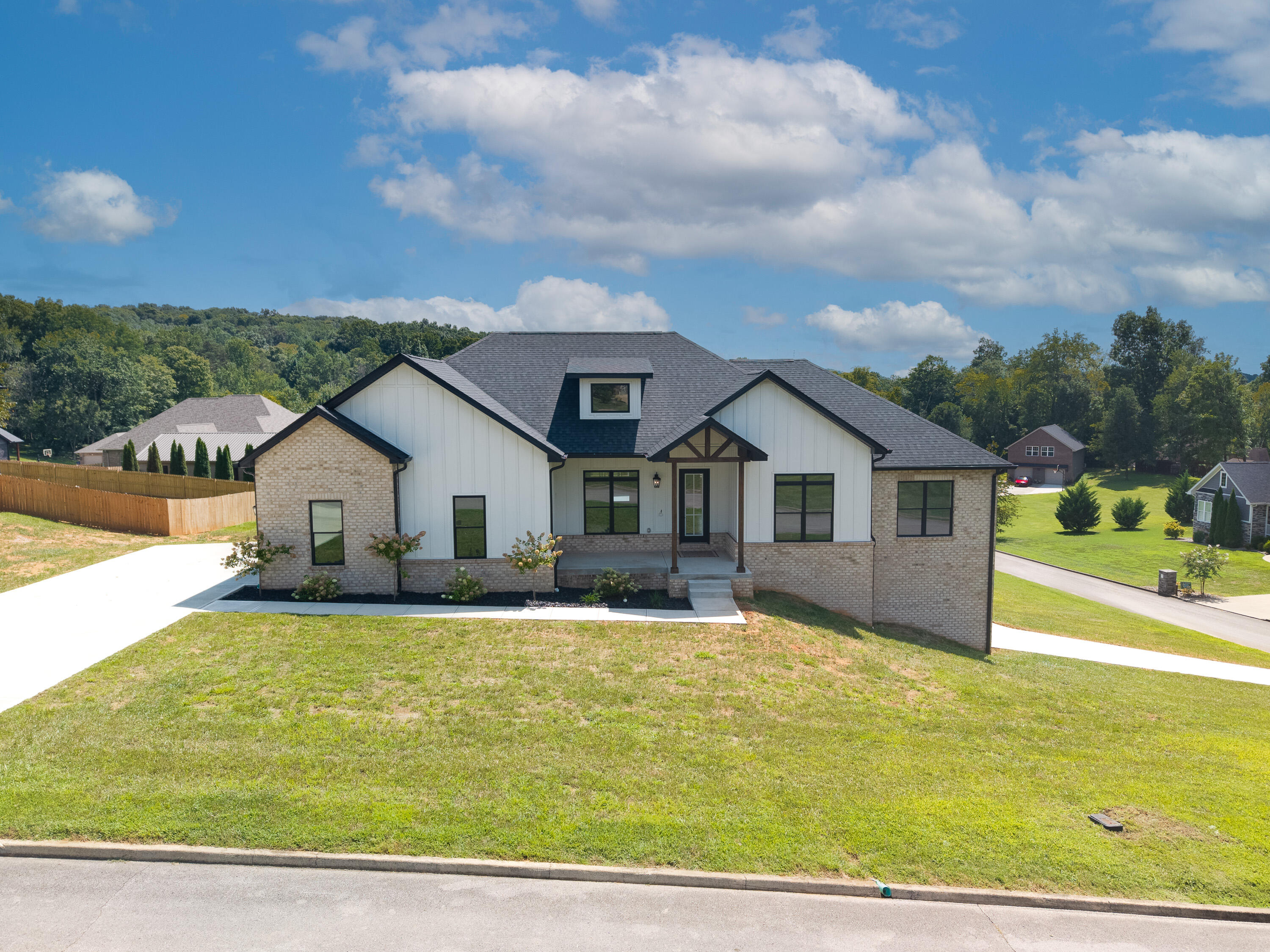 442 Woods Edge Drive Property Photo 2