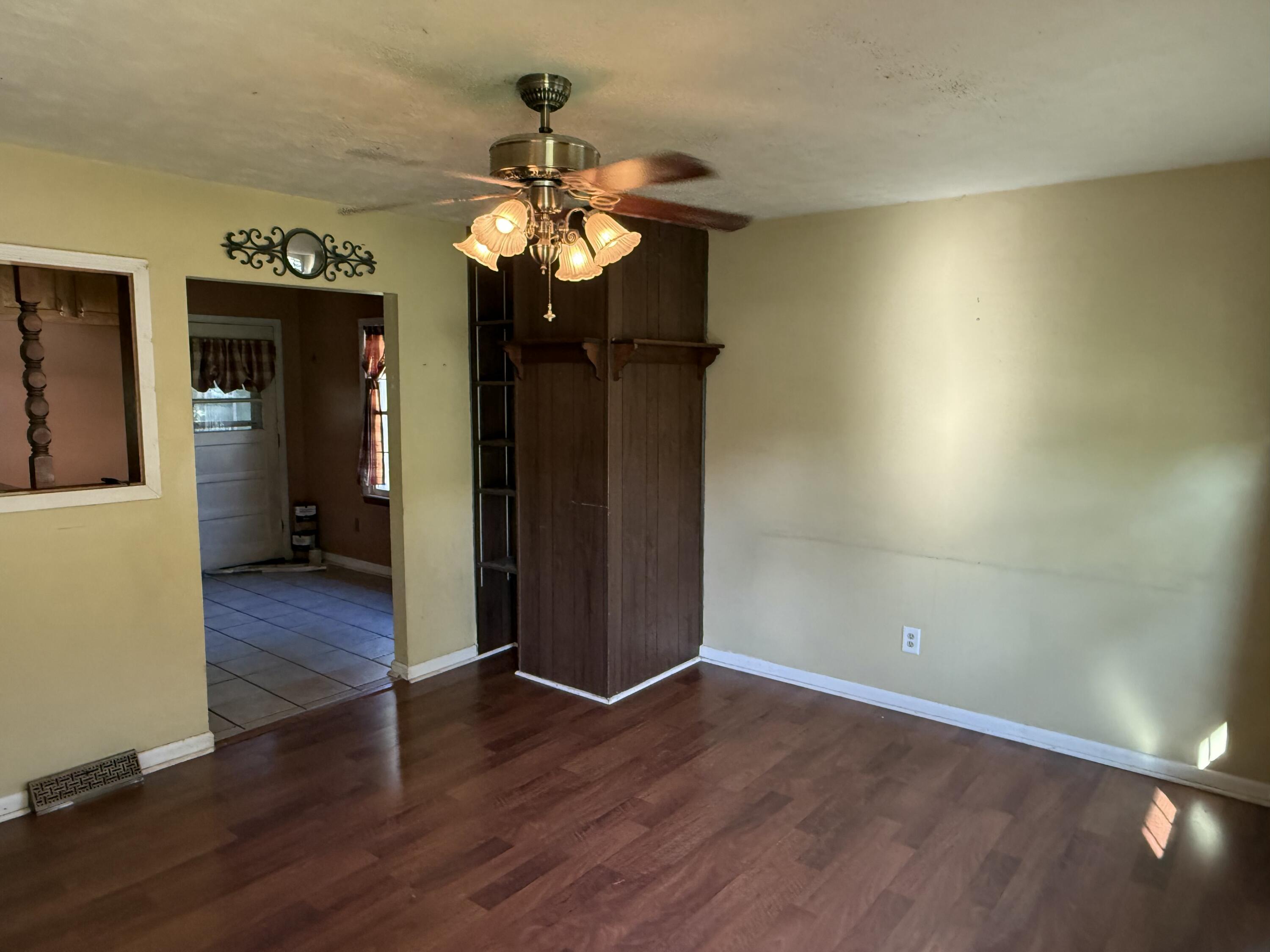 511 Pinewood Drive Property Photo 3