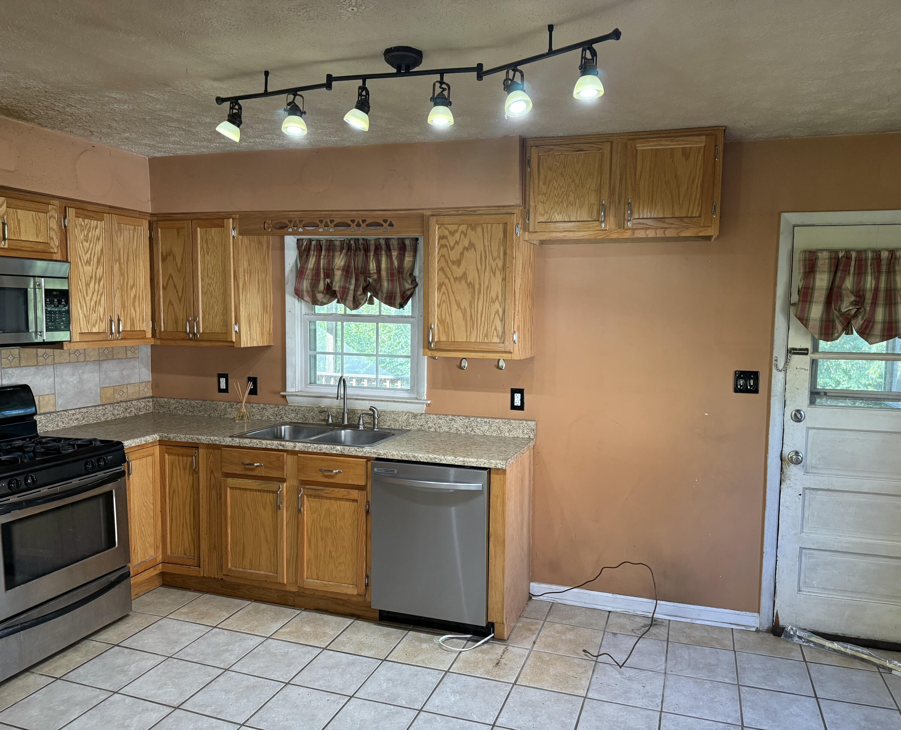 511 Pinewood Drive Property Photo 5