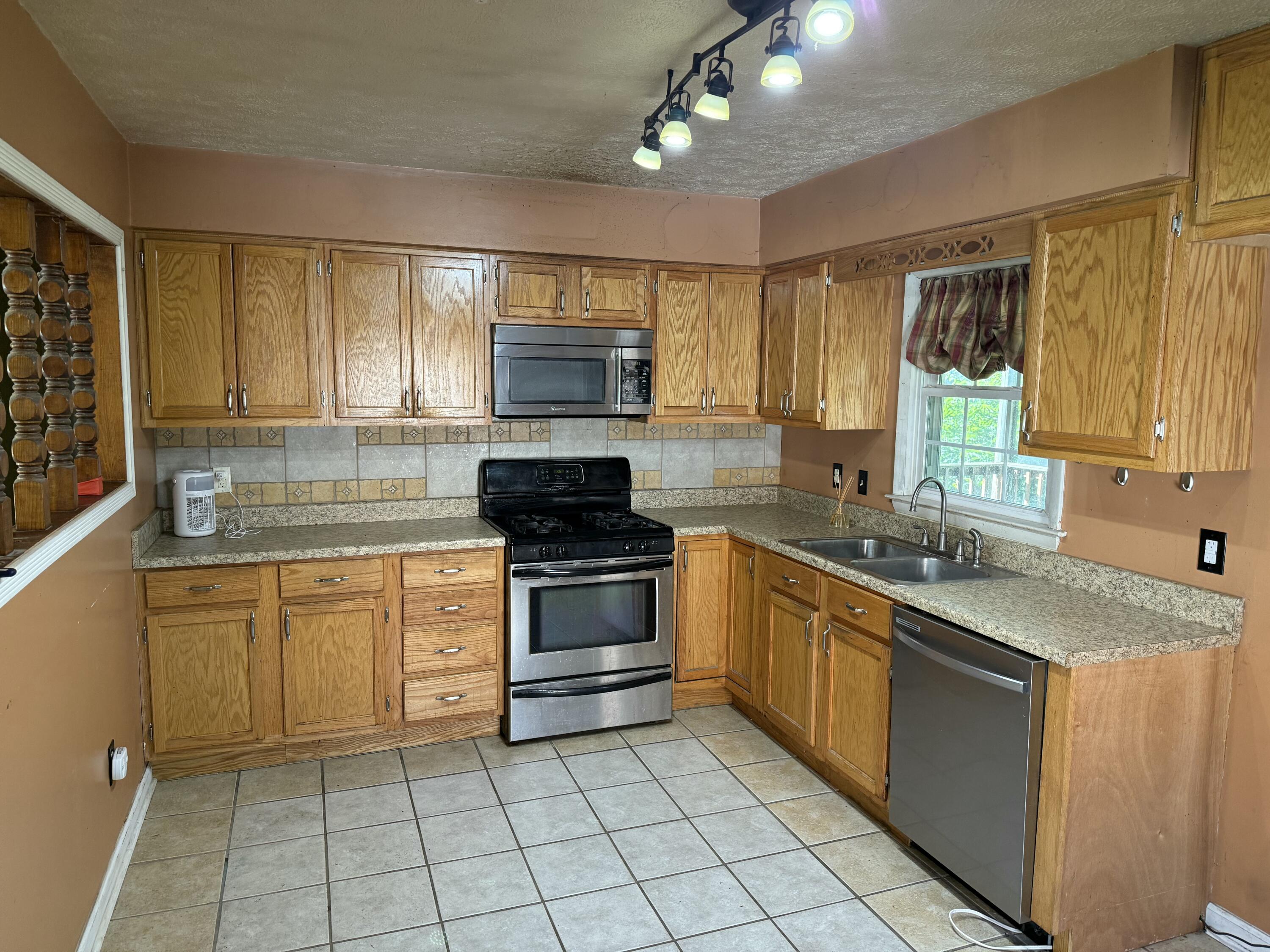 511 Pinewood Drive Property Photo 6