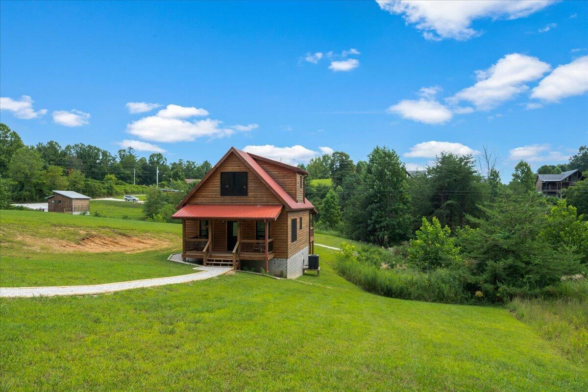 2001 Glencarin Road Property Photo 6
