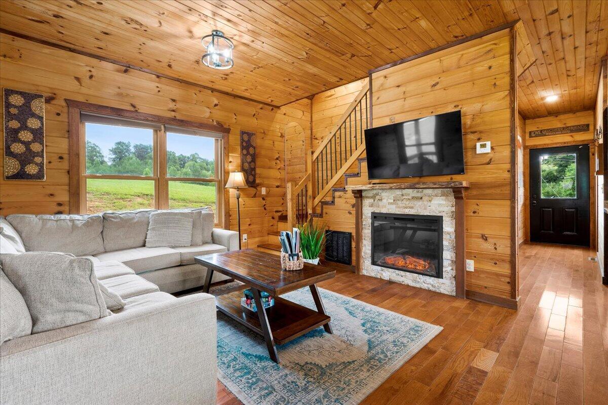 2001 Glencarin Road Property Photo 11
