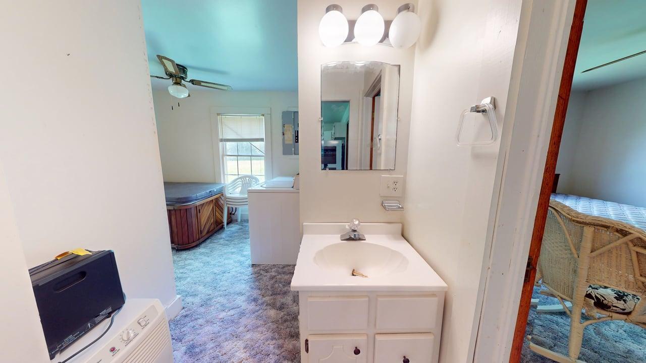 1715 Iuka Road Property Photo 8
