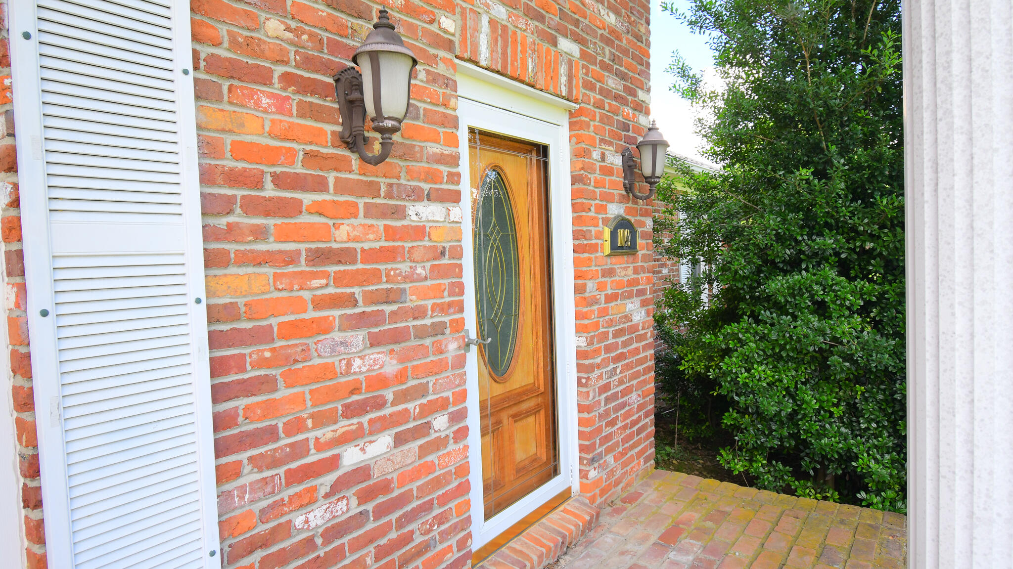 1047 Highview Drive Property Photo 4