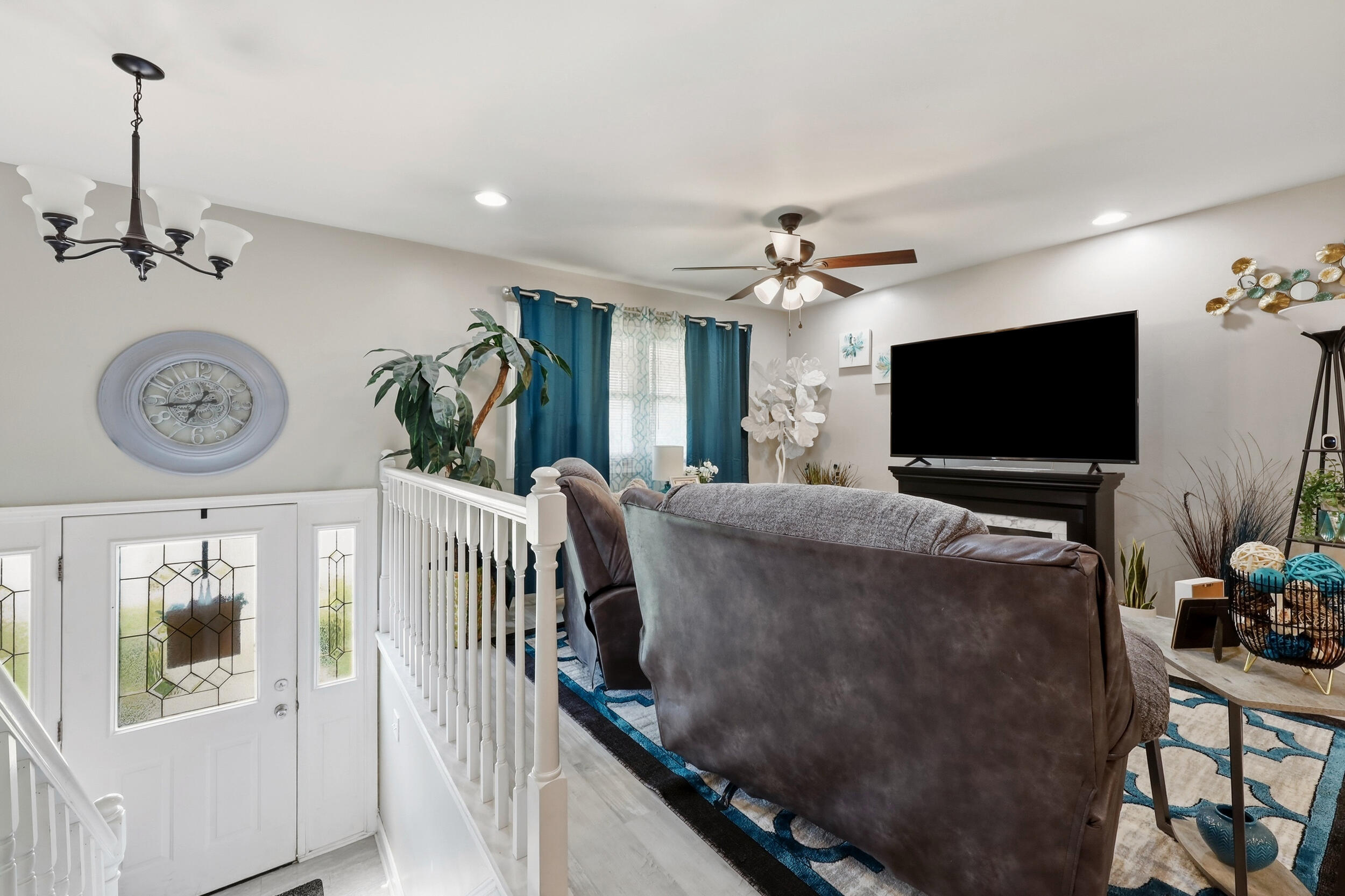 2025 New Orleans Drive Property Photo 5