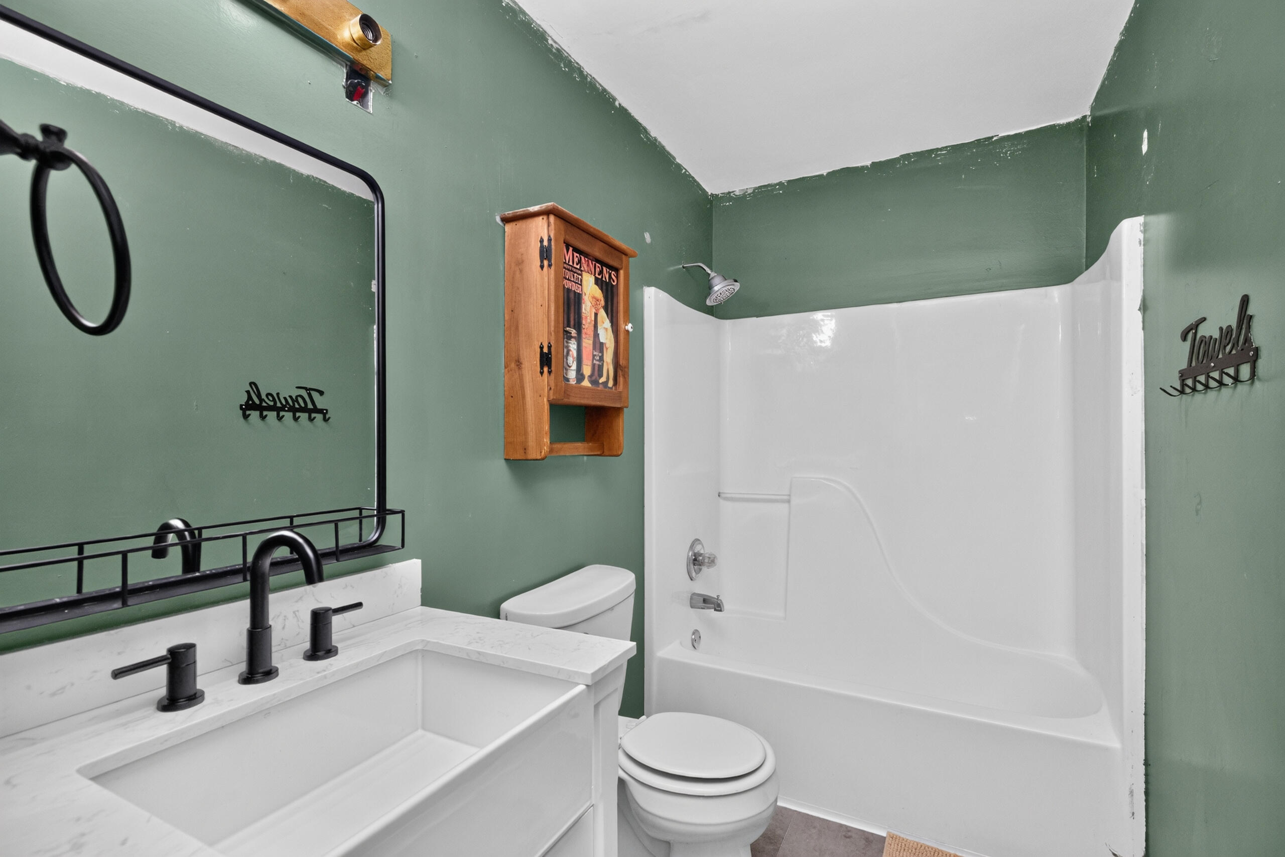 310 E 10th Street Property Photo 10