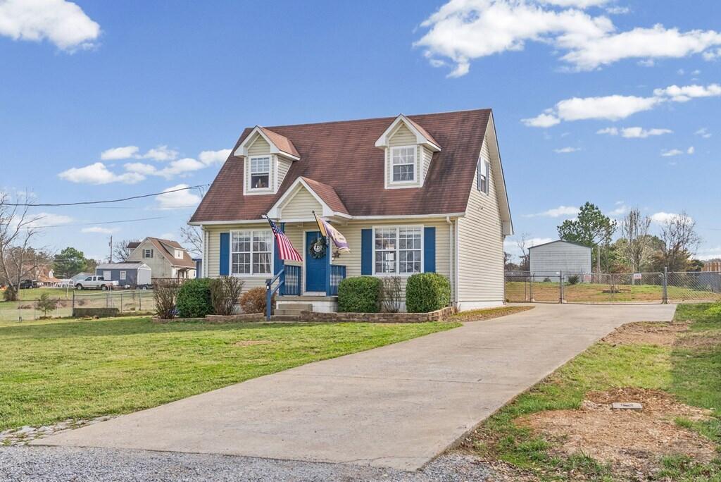 5483 Roaring Springs Road Property Photo 4