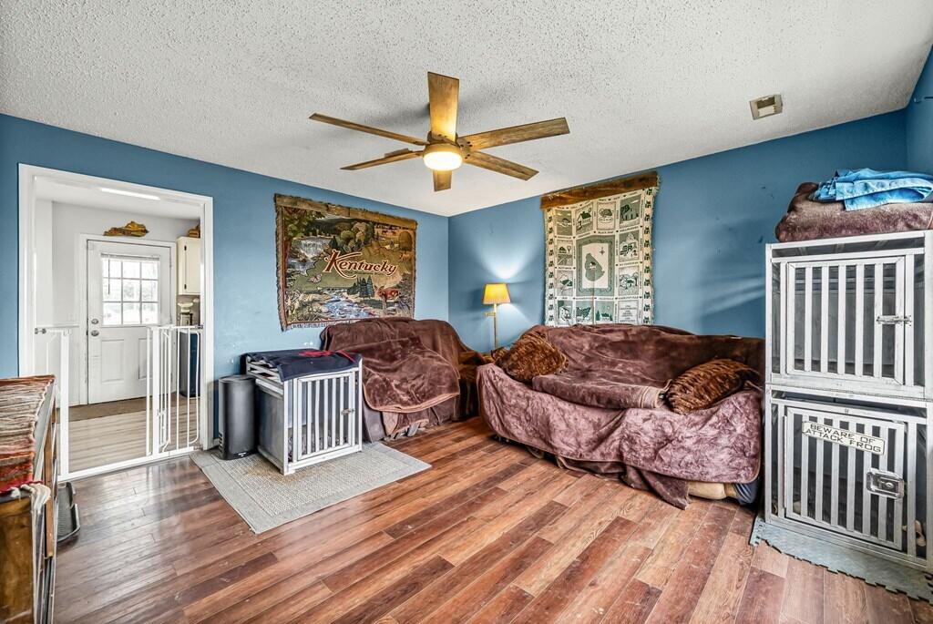 5483 Roaring Springs Road Property Photo 10