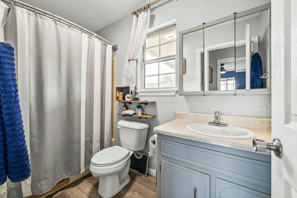 5483 Roaring Springs Road Property Photo 18