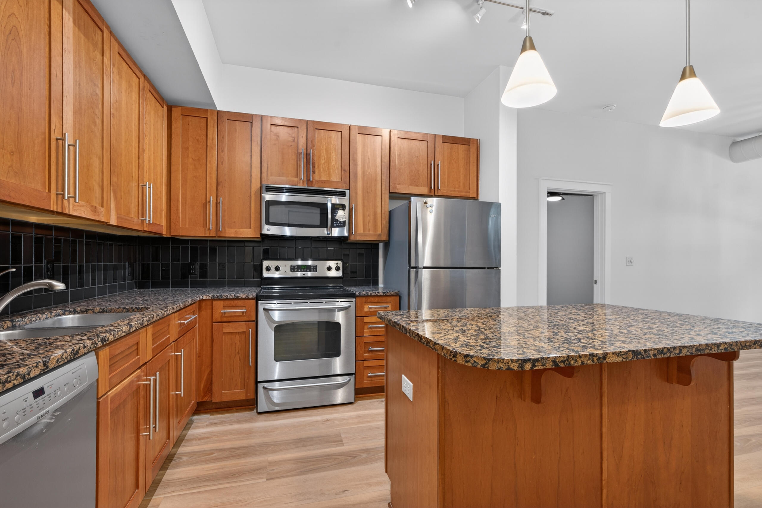 535 S Upper Street 124 Property Photo 6