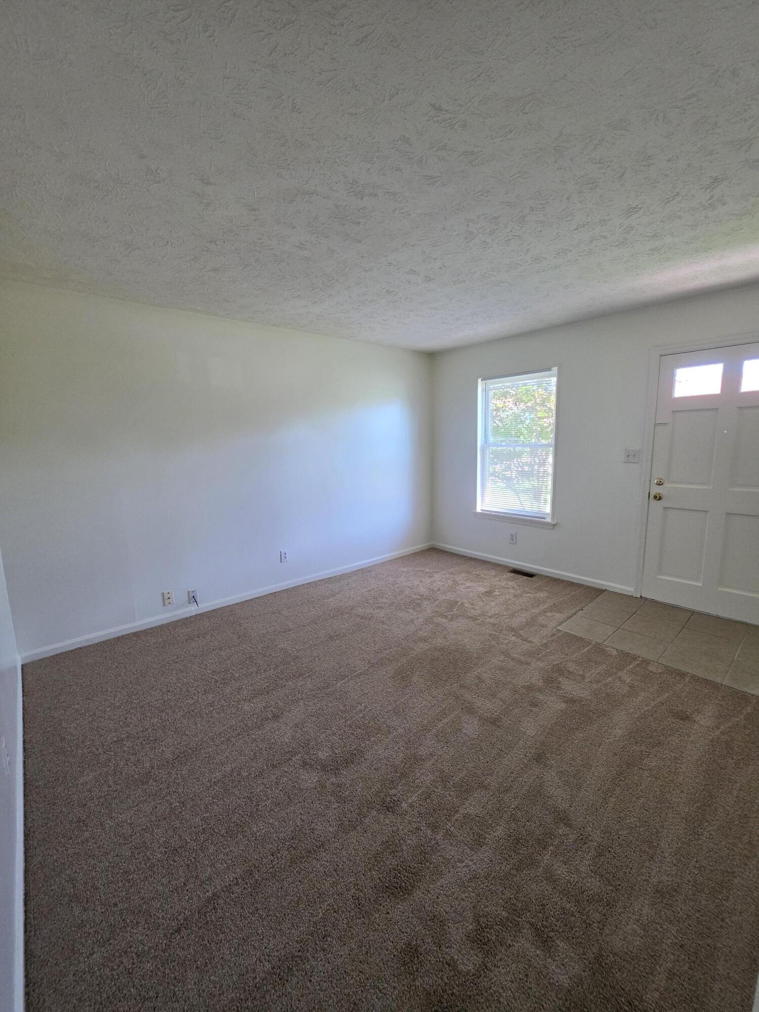 1816 Chatsworth Drive B Property Photo 3