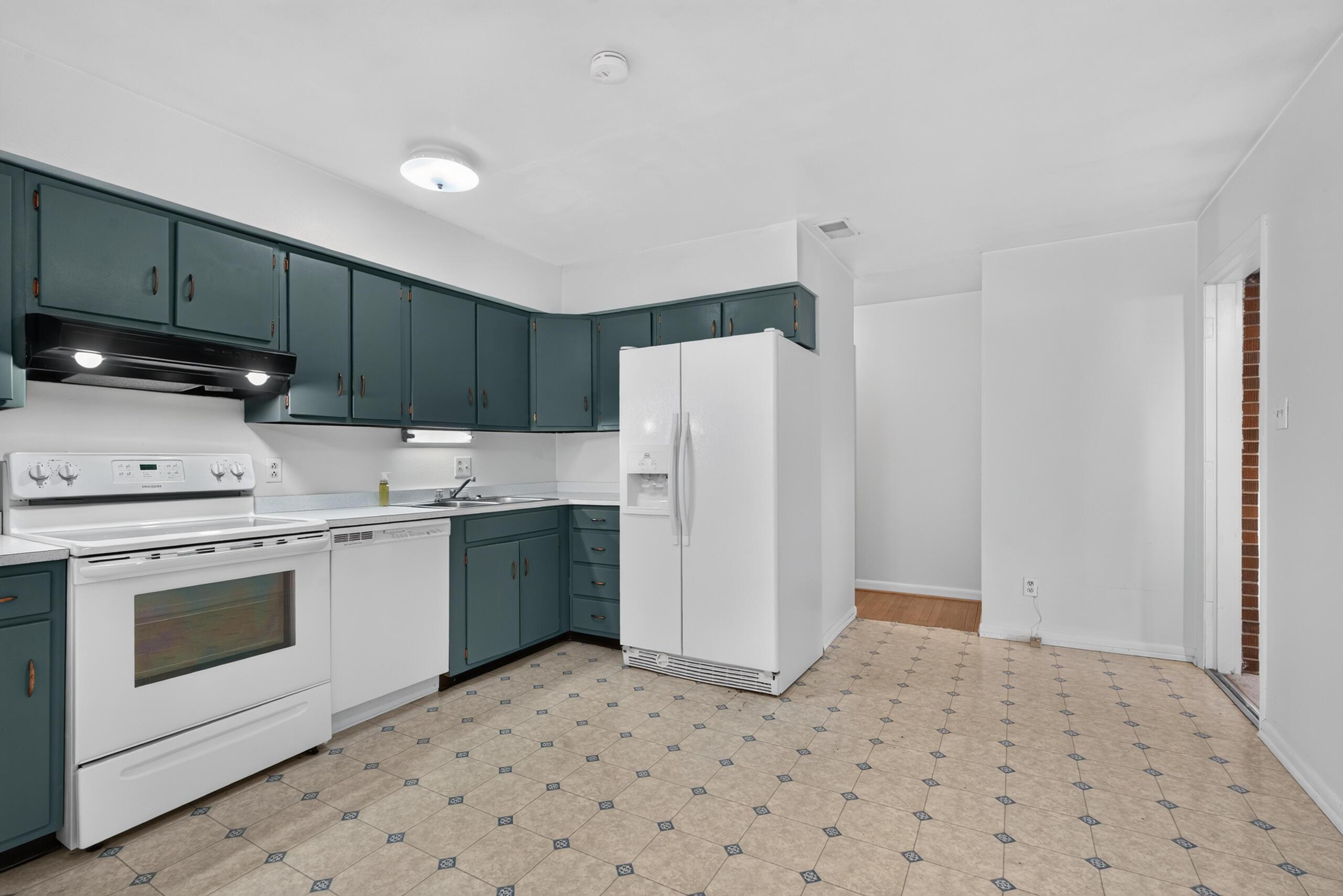 575 Monticello Boulevard Property Photo 10