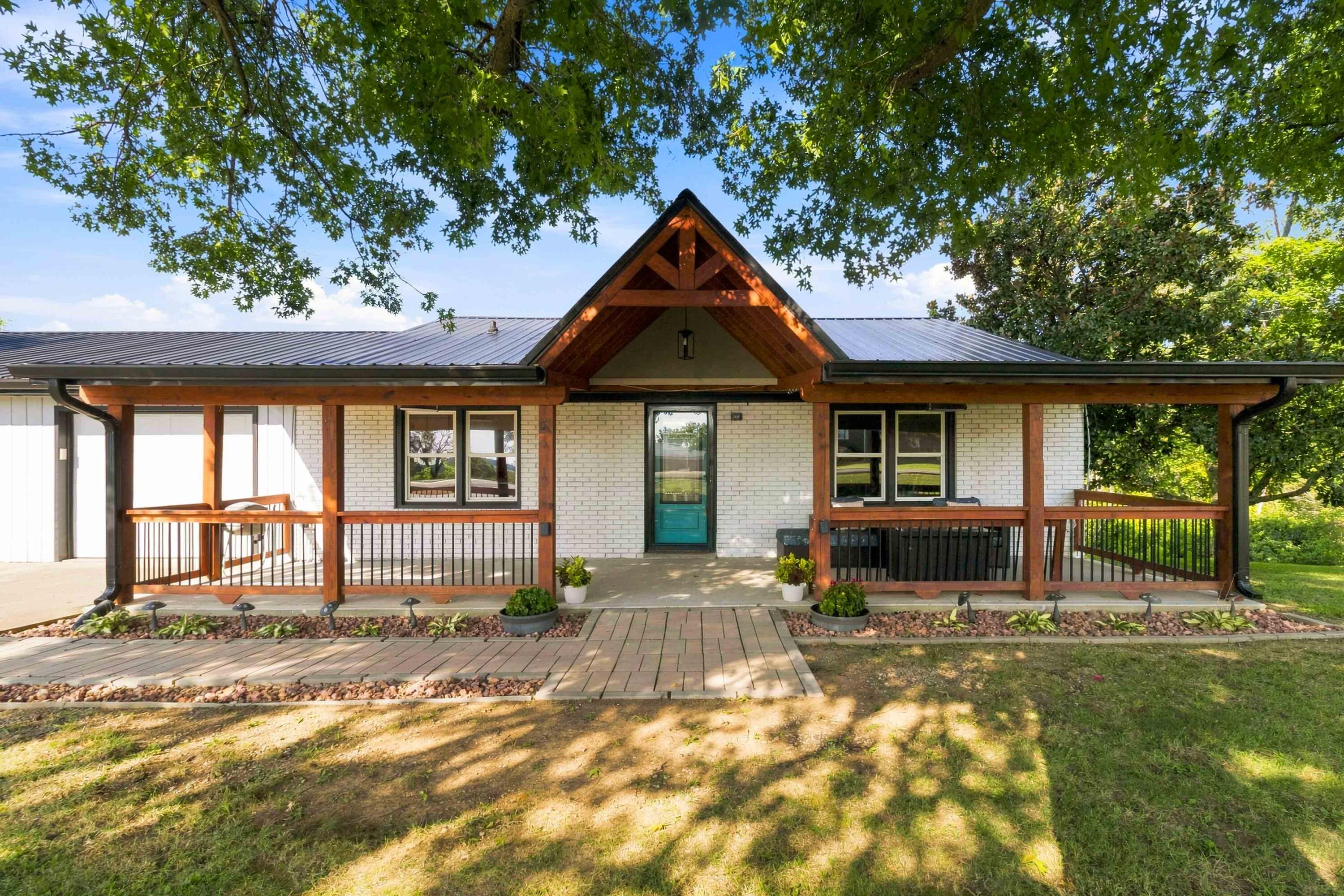 124 Dallas Drive Property Photo 1