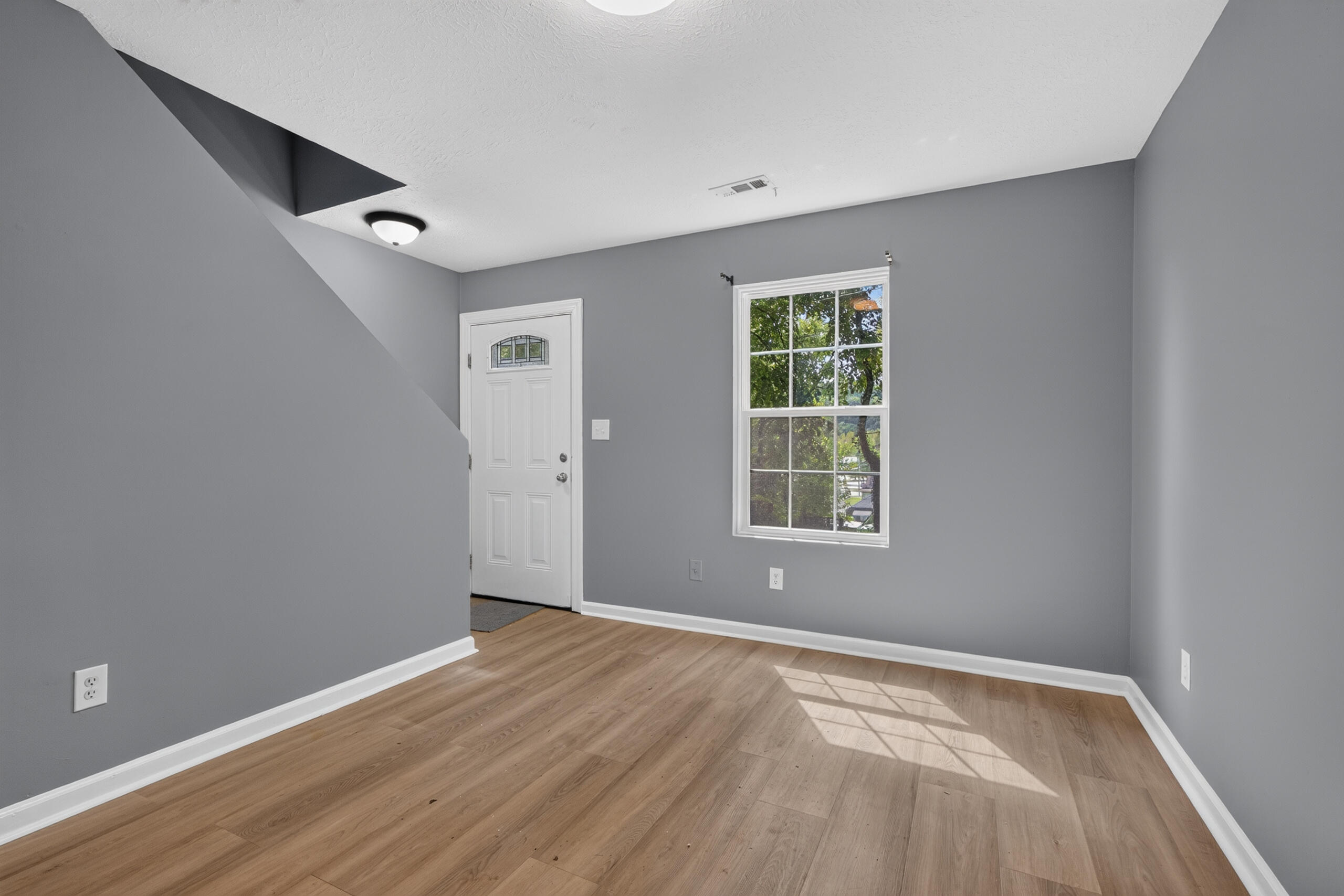 144-146 Montgomery Avenue Property Photo 2